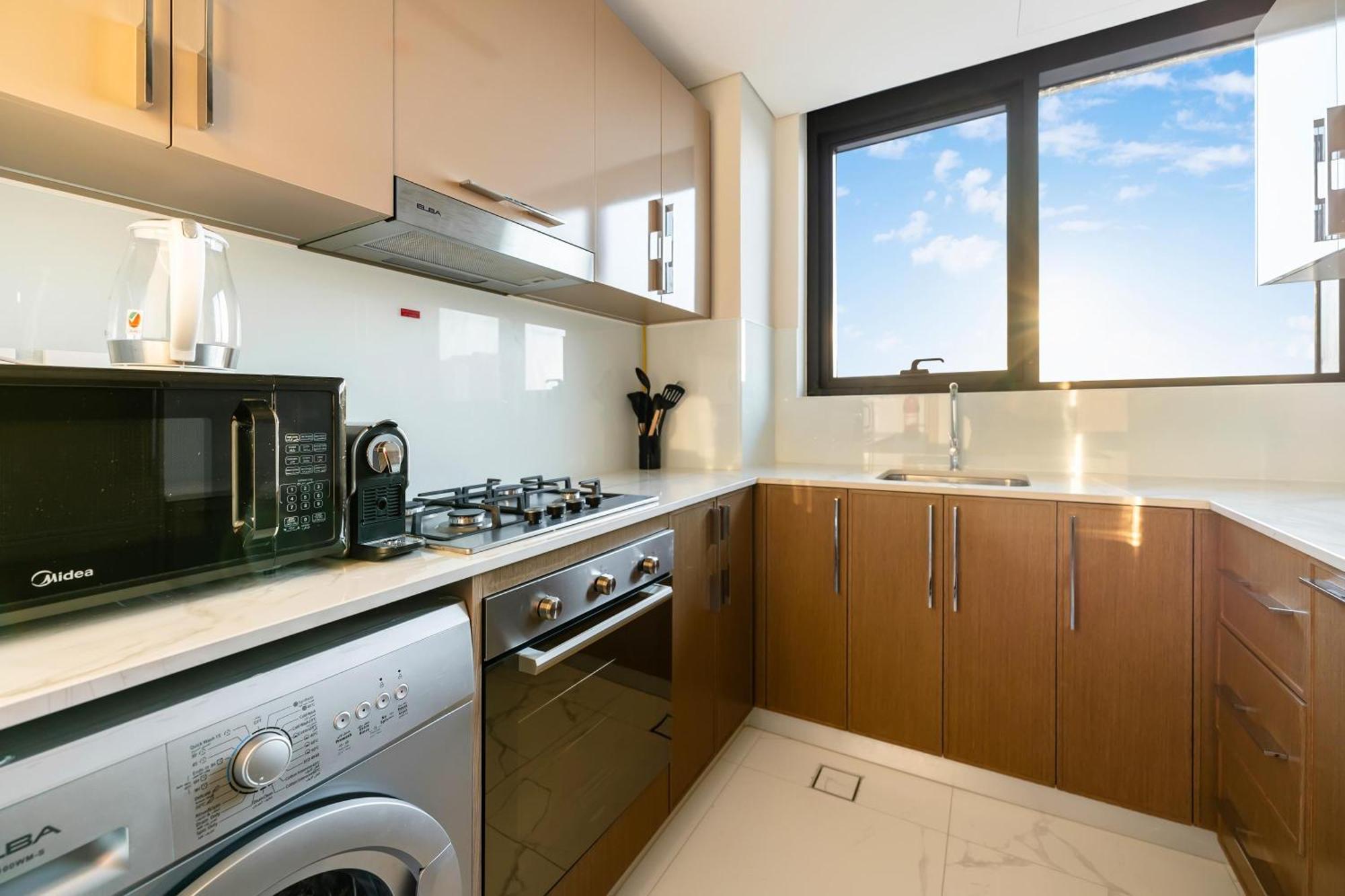 Apartment Fam Living - Elegant In Azizi Greenfield