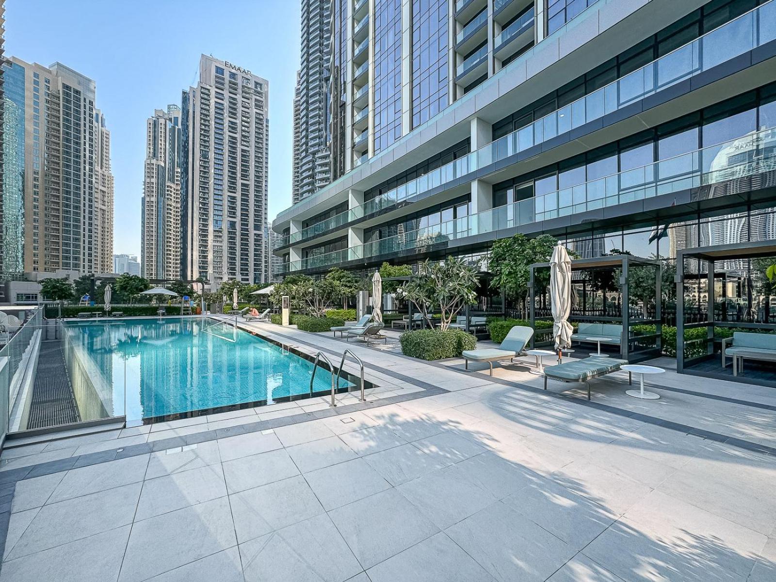 Luxury 3br With Burj Khalifa Views Apartment *