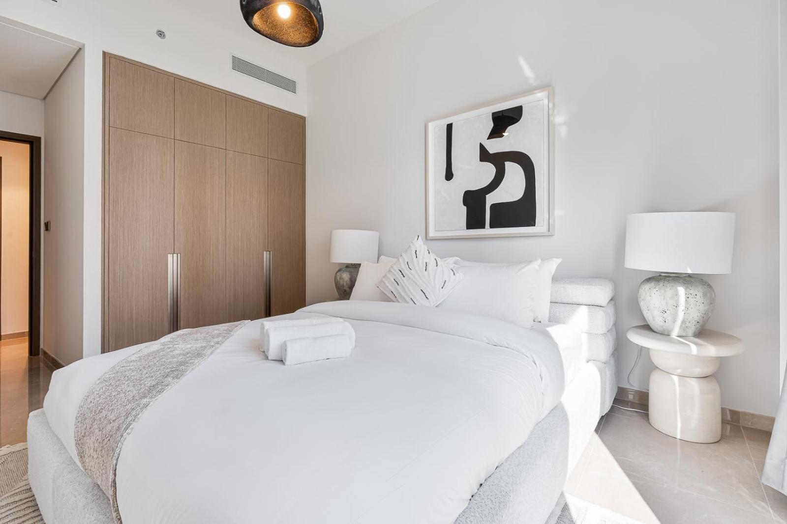Luxury 3br With Burj Khalifa Views Apartment *