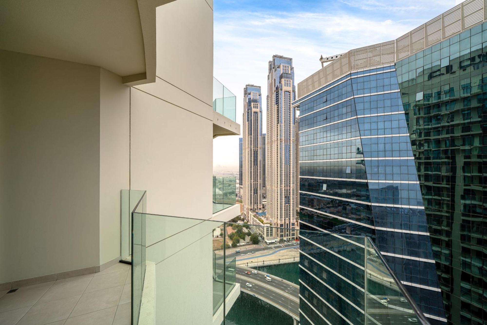 Apartment Spacious 2-bedroom At Missoni, Steps From Canal, Business Bay