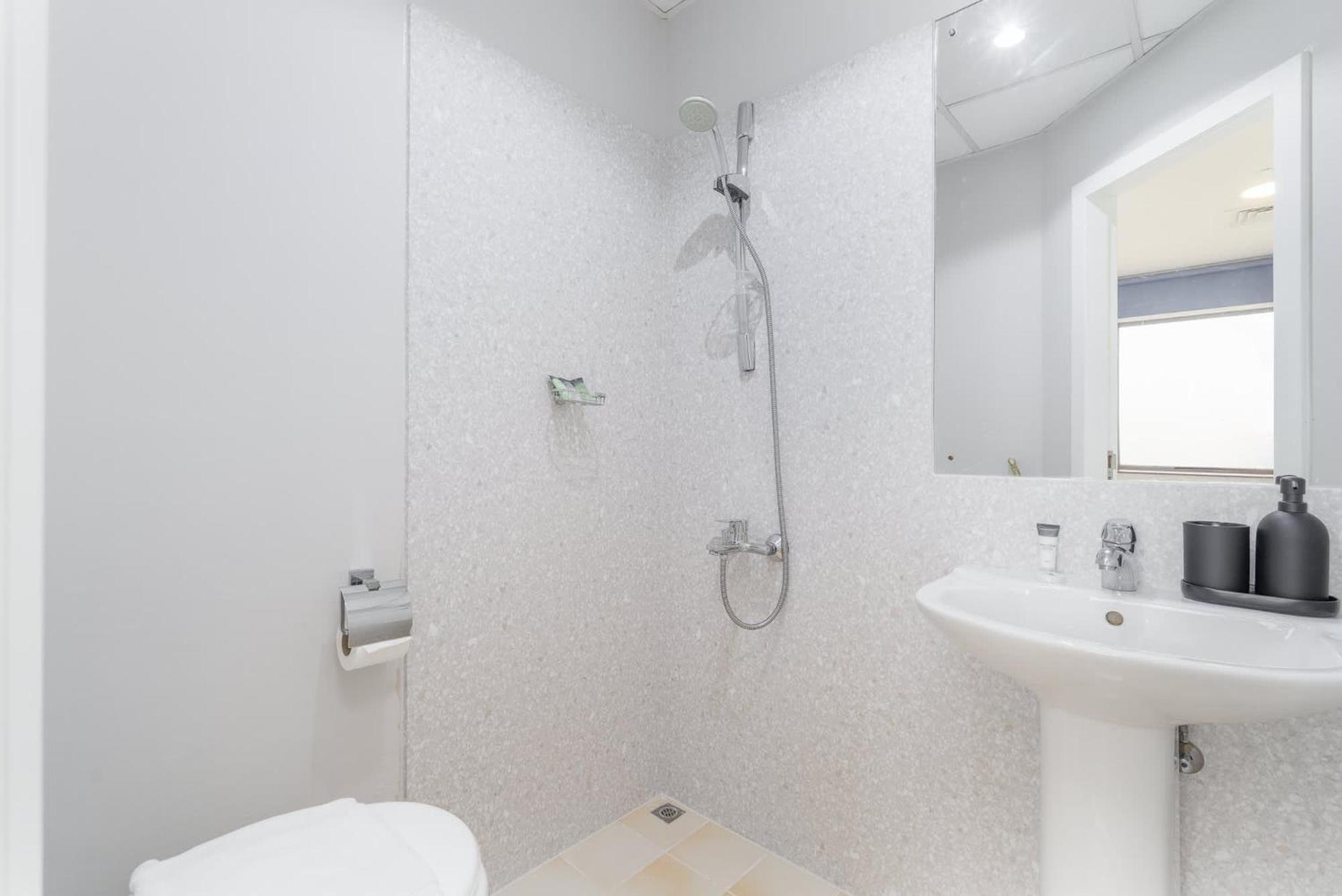 Apartment Stylish 4-bedroom With Balcony Views In Jbr Dubai