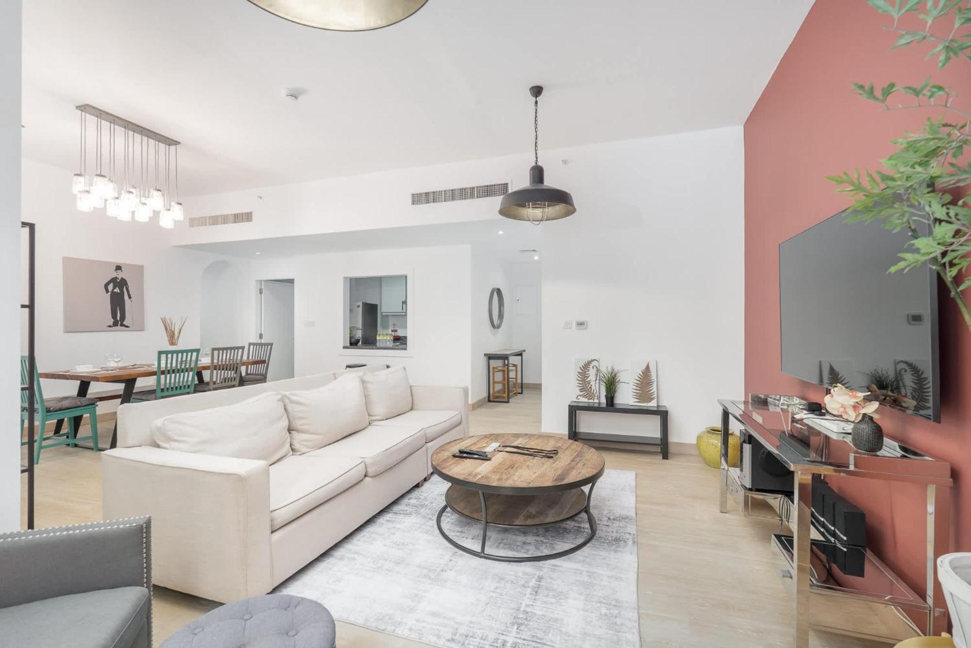 Stylish 4-bedroom With Balcony Views In Jbr Apartment