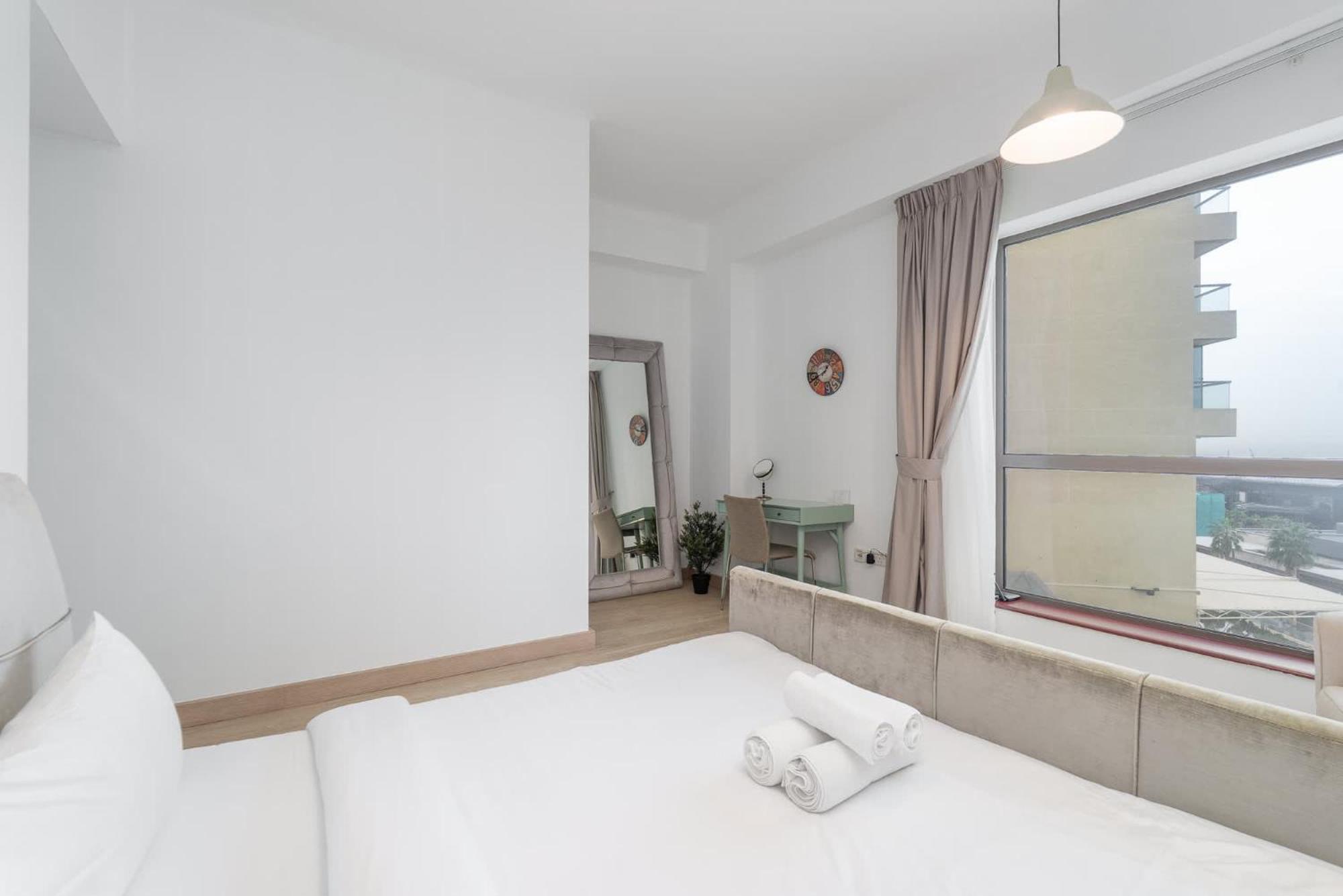Stylish 4-bedroom With Balcony Views In Jbr Apartment *