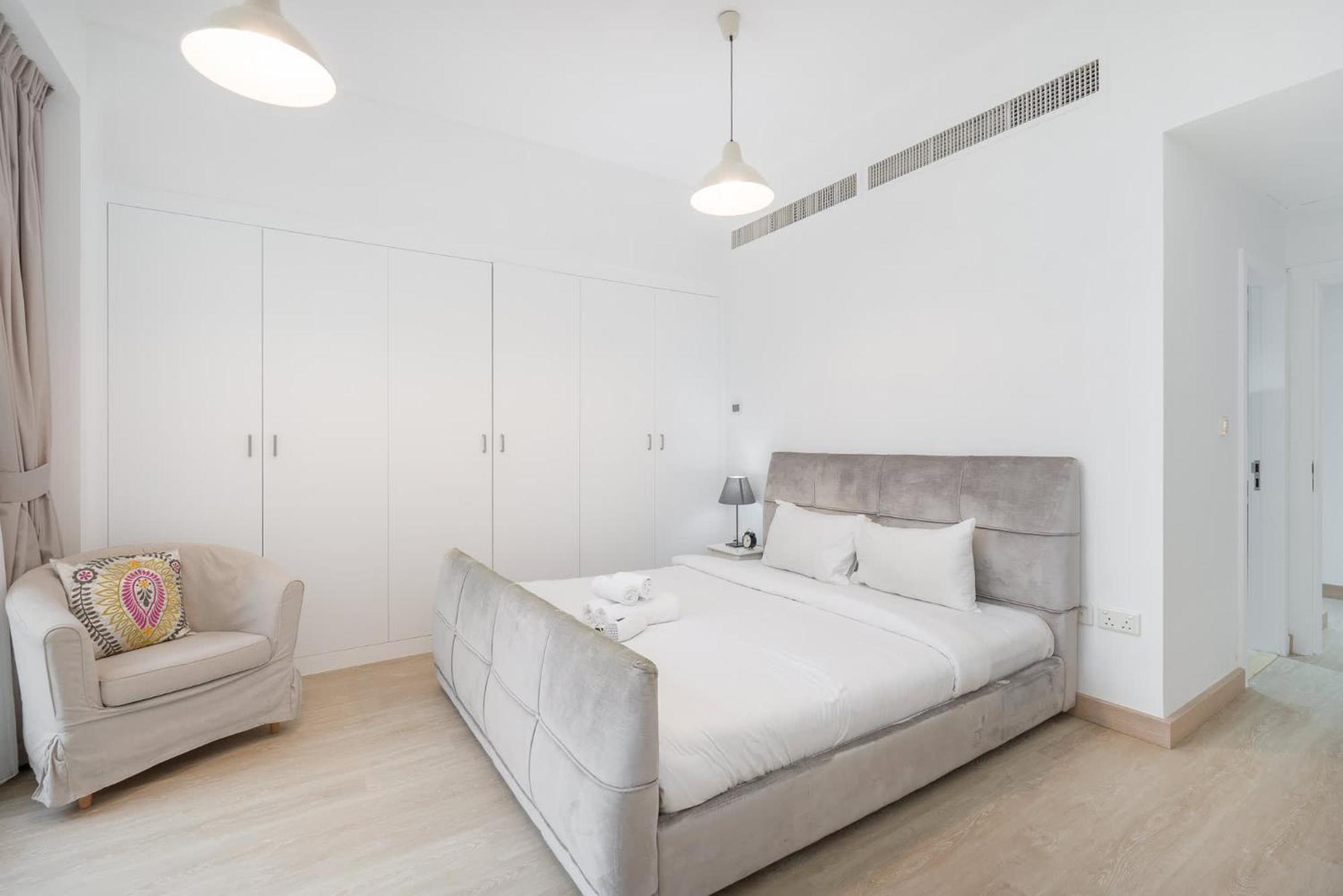 Stylish 4-bedroom With Balcony Views In Jbr Dubai