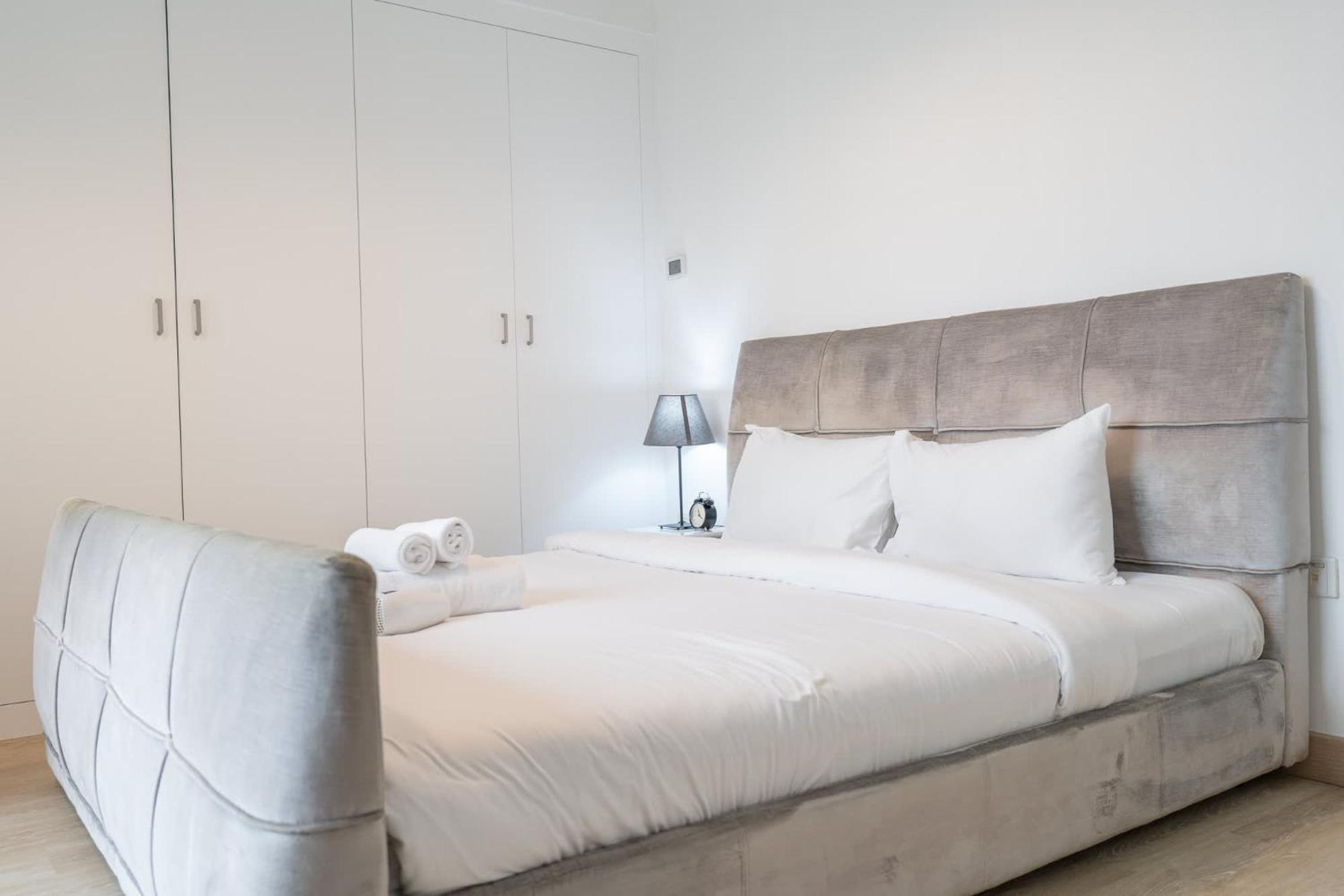 Stylish 4-bedroom With Balcony Views In Jbr Apartment