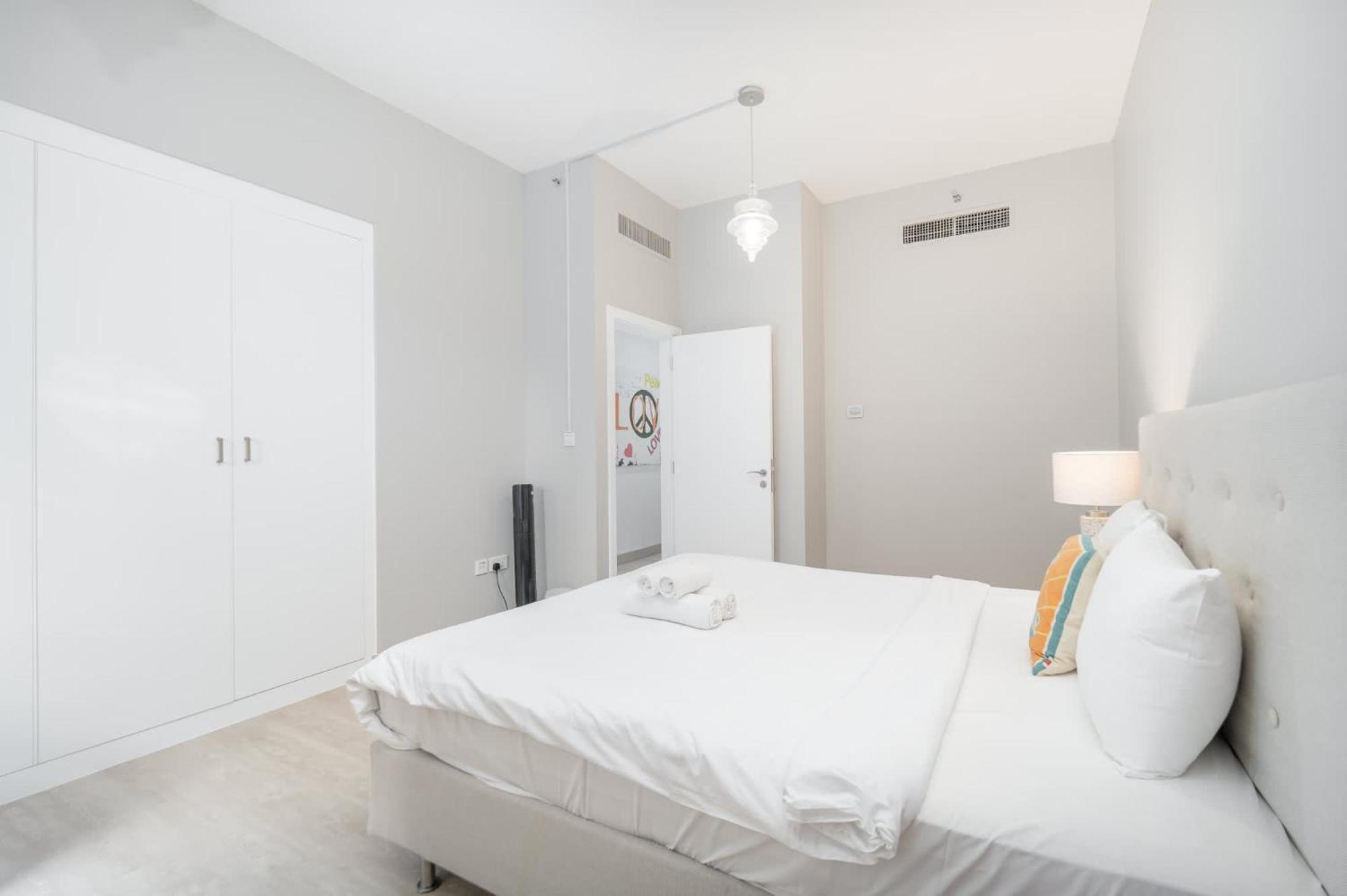 Stylish 4-bedroom With Balcony Views In Jbr Apartment *