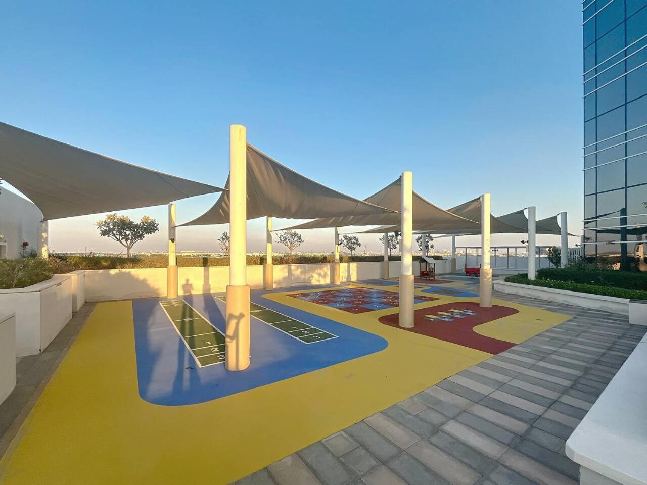 Carson C - Spacious With Golf Course Views Apartment Dubai