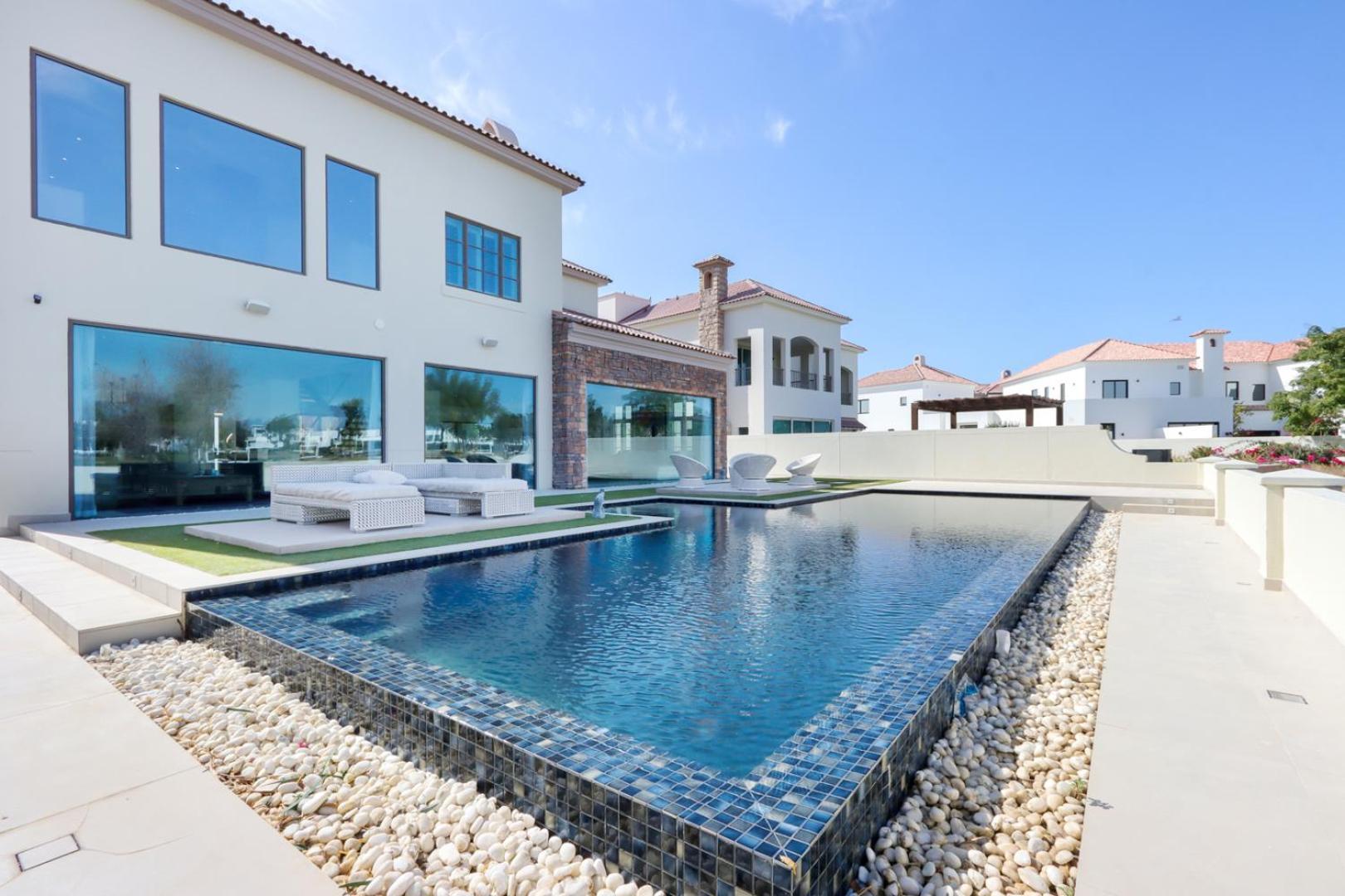 Livbnb-luxurious Family Getaway, 6br Dubai
