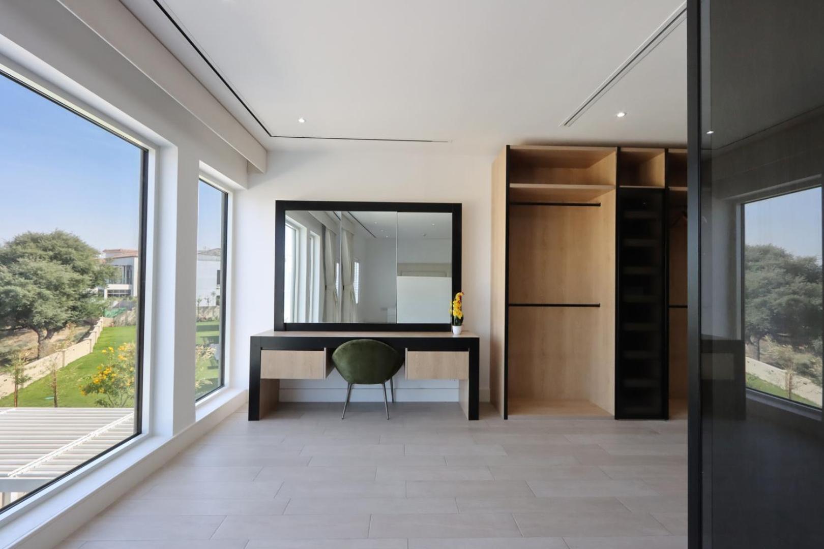 Livbnb-luxurious Family Getaway, 6br Dubai