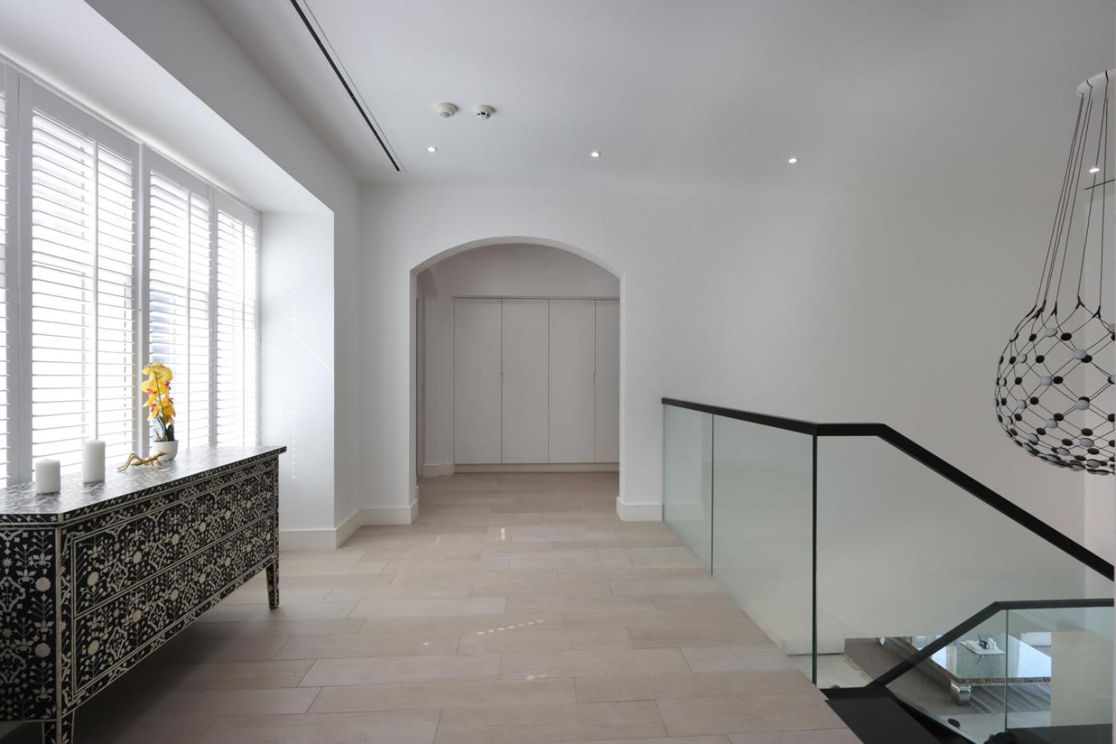 Livbnb-luxurious Family Getaway, 6br Dubai