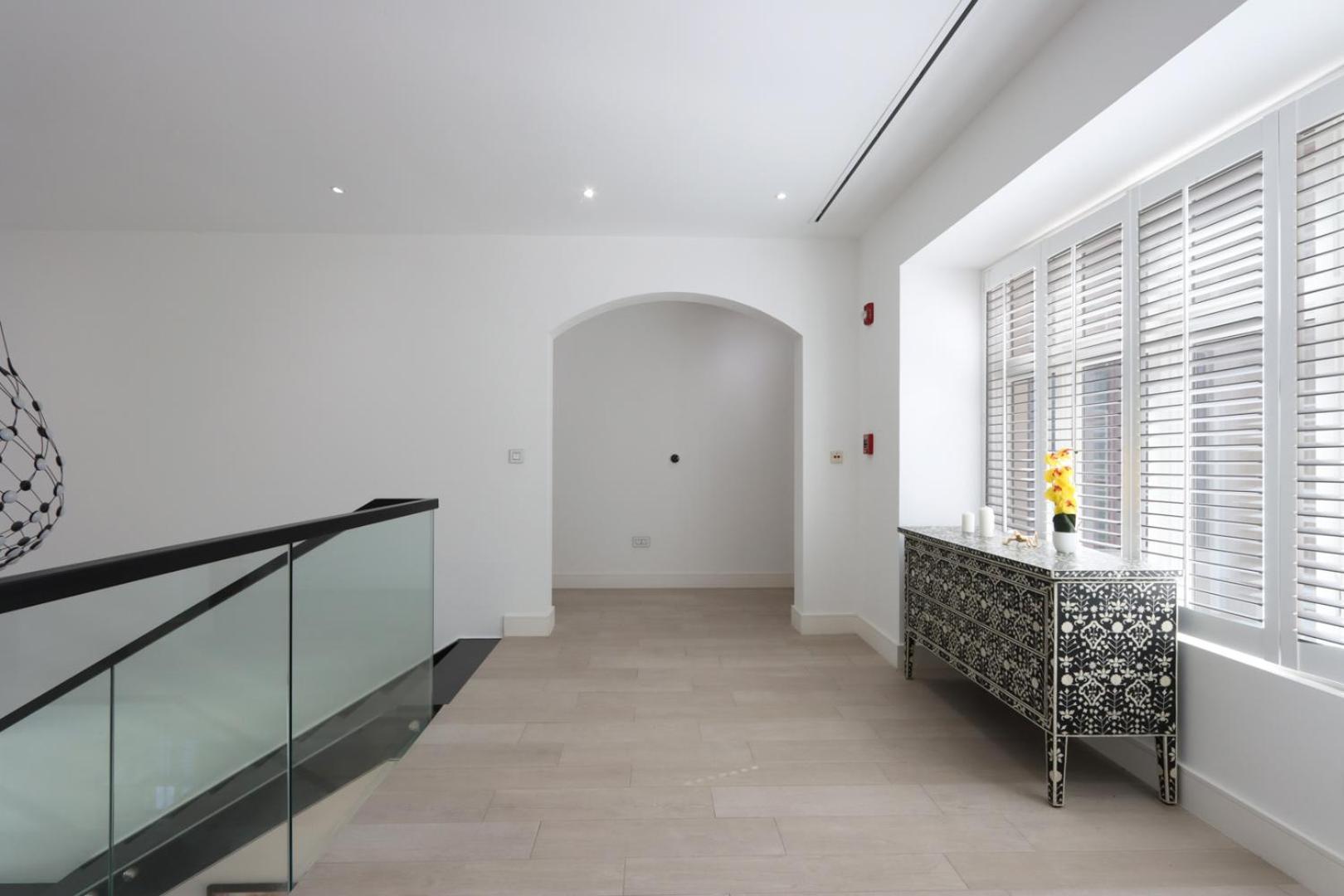 Livbnb-luxurious Family Getaway, 6br Dubai