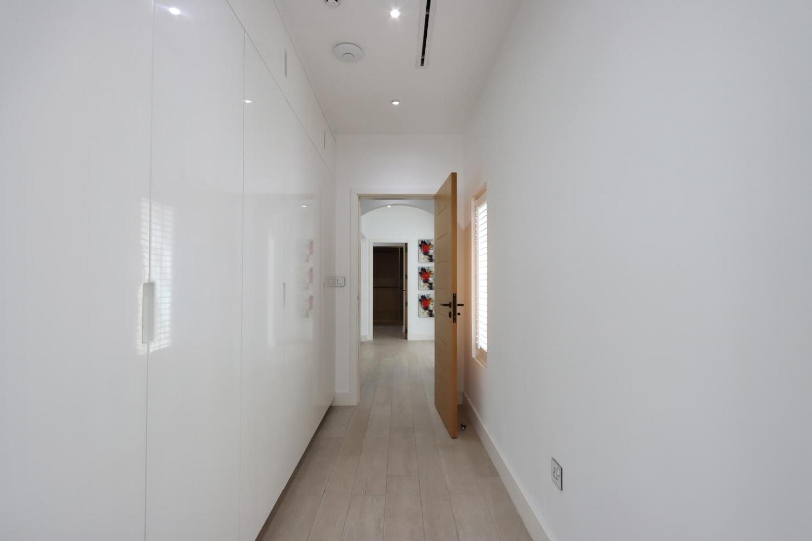 Livbnb-luxurious Family Getaway, 6br Apartment Dubai