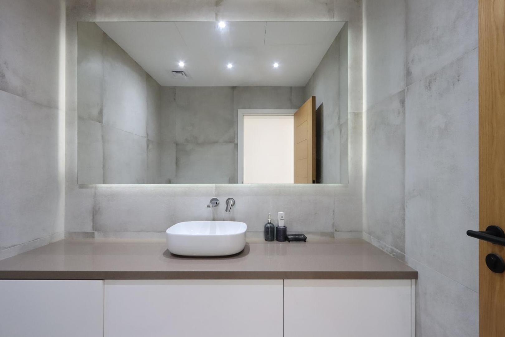 Livbnb-luxurious Family Getaway, 6br * Dubai