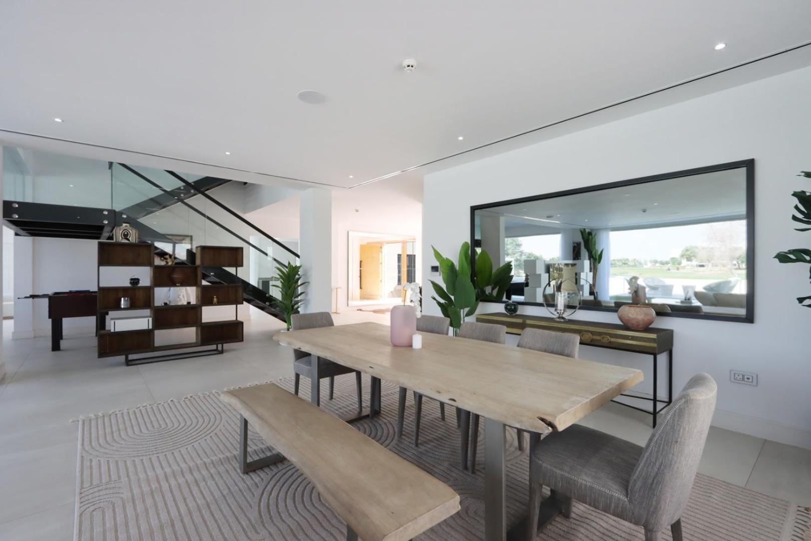 Livbnb-luxurious Family Getaway, 6br Apartment Dubai