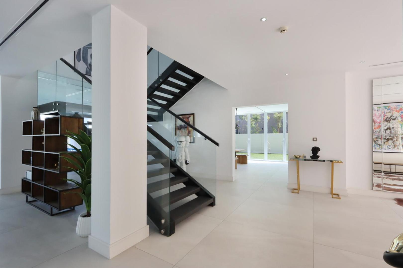 Apartment Livbnb-luxurious Family Getaway, 6br Dubai