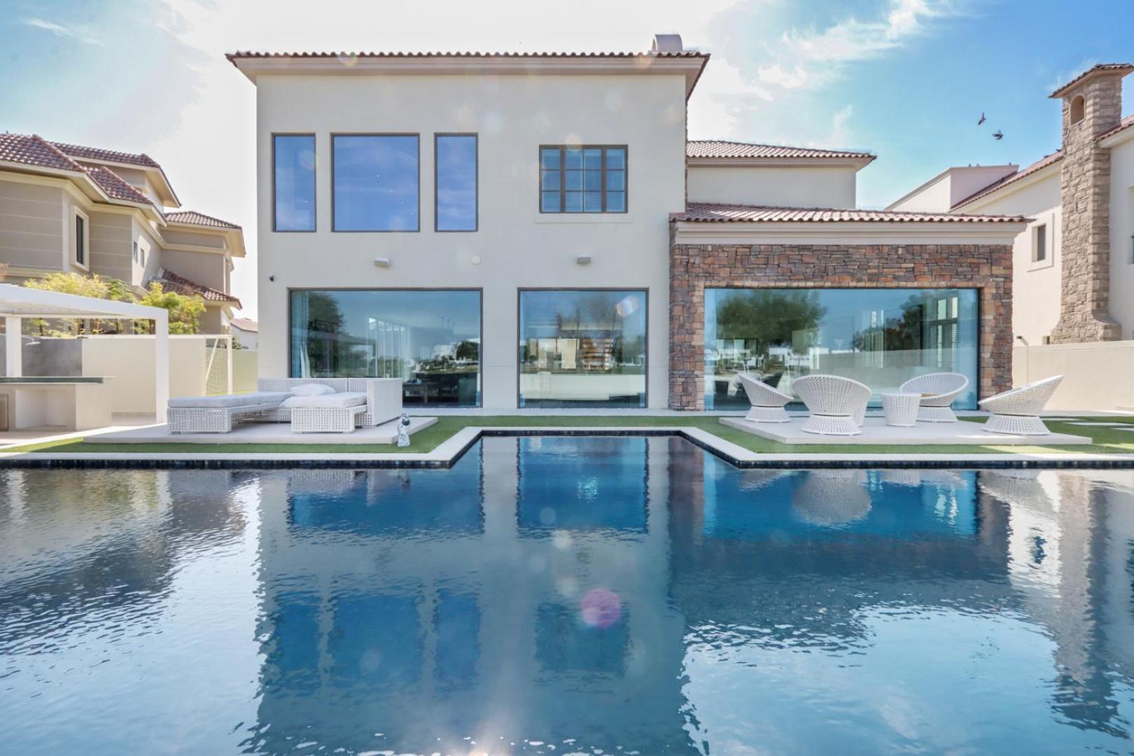Livbnb-luxurious Family Getaway, 6br Dubai