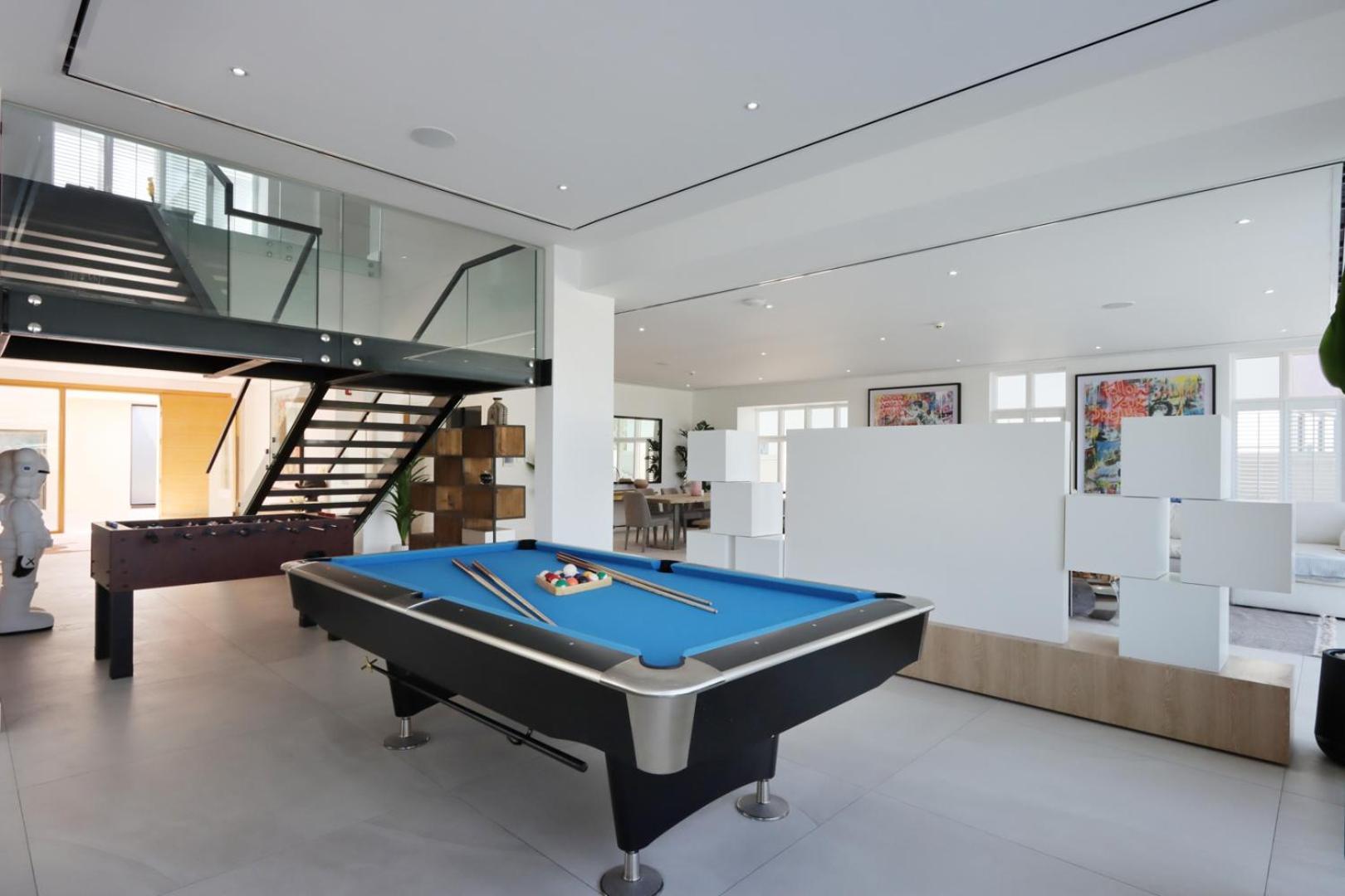 Livbnb-luxurious Family Getaway, 6br Dubai