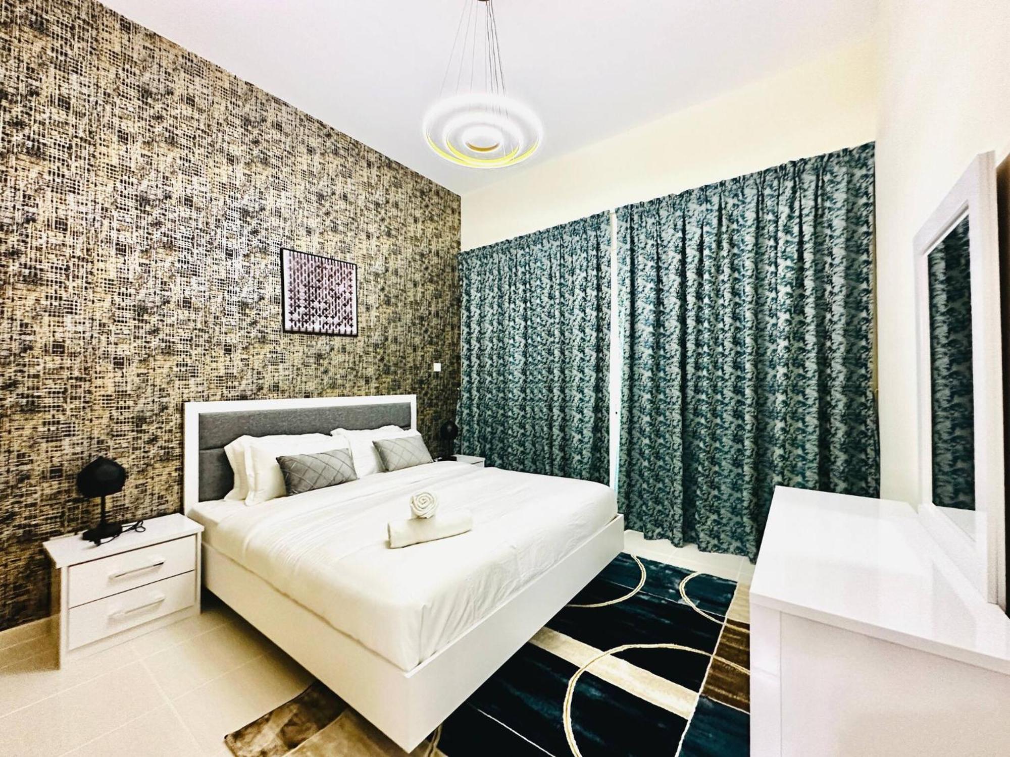 Elegant 2 Bedroom In Marina Walking Metro & Beach- Marina Park Apartment Dubai