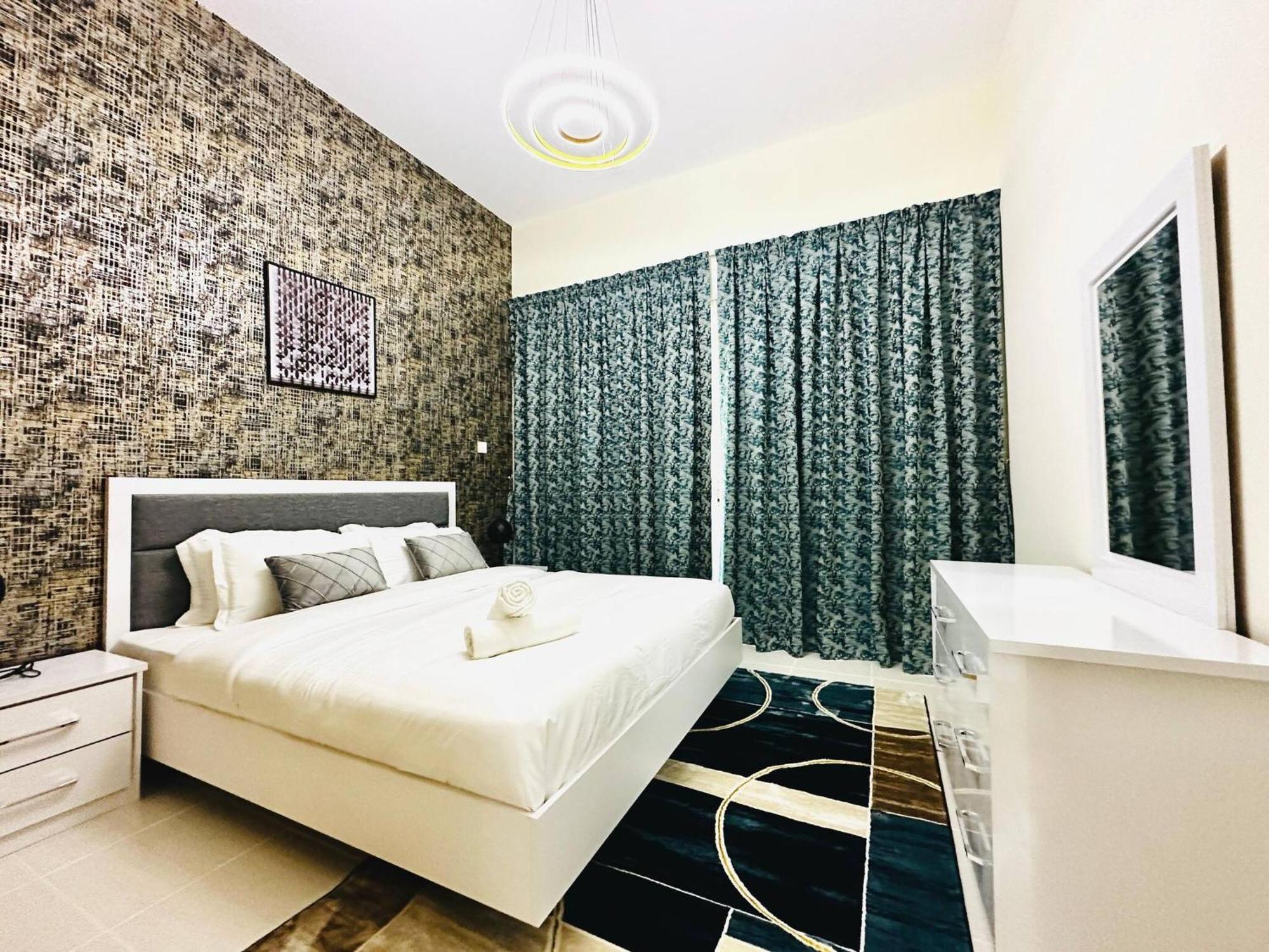 Elegant 2 Bedroom In Marina Walking Metro & Beach- Marina Park Dubai