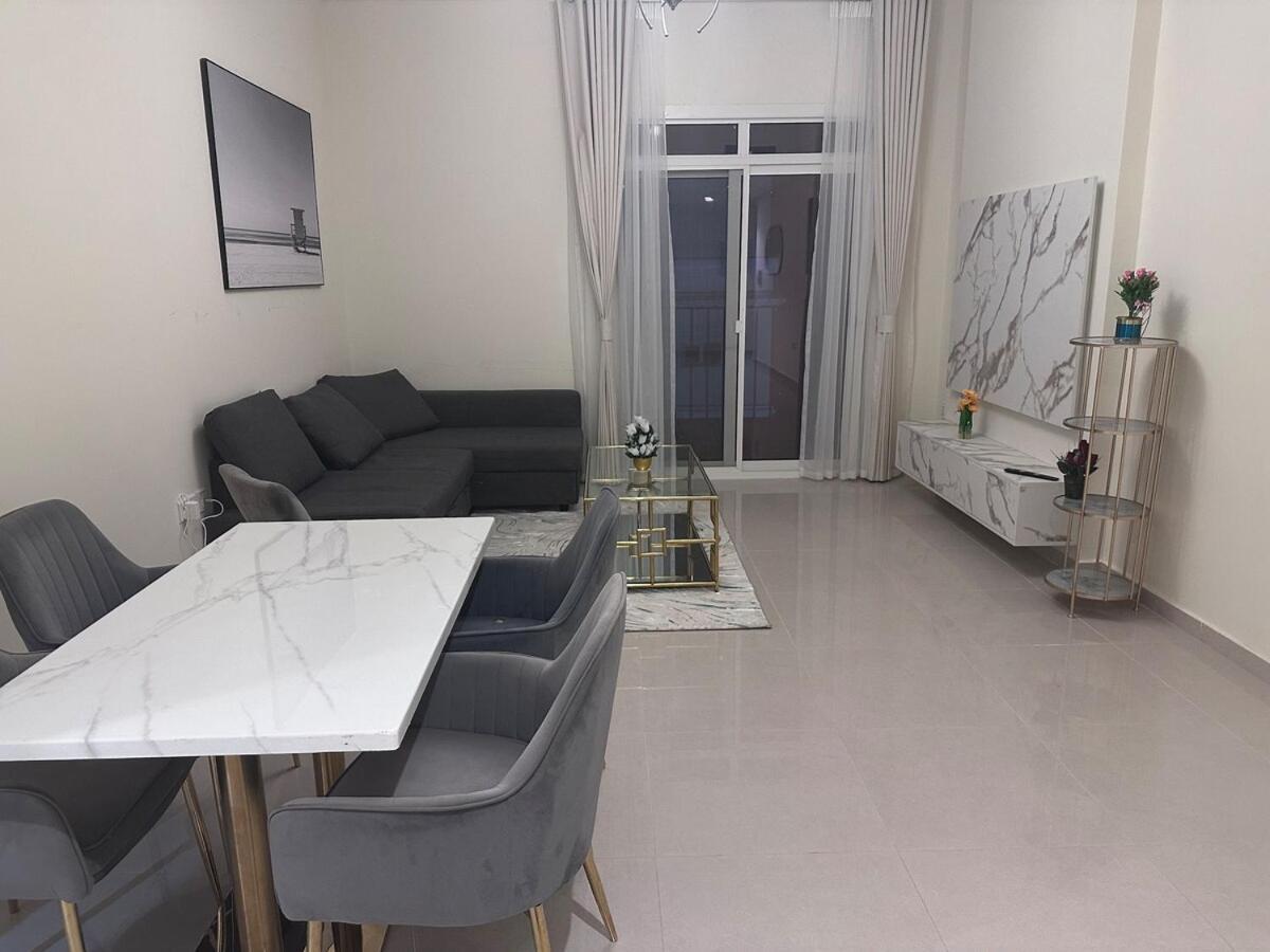 Apartment 1 Bedroom Jvc