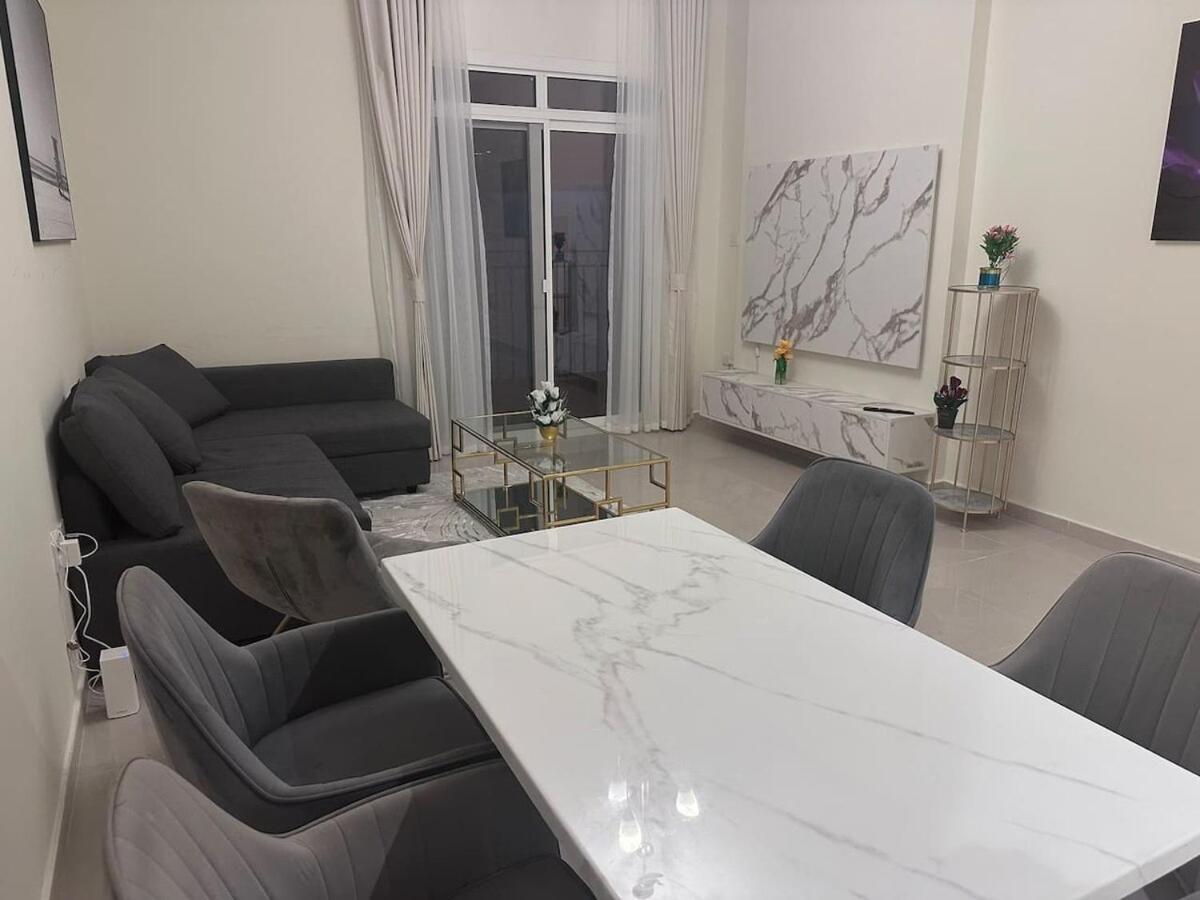 Apartment 1 Bedroom Jvc