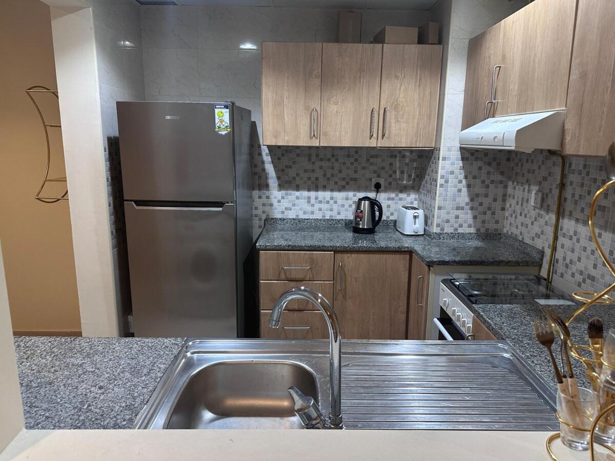 Apartment 1 Bedroom Jvc *