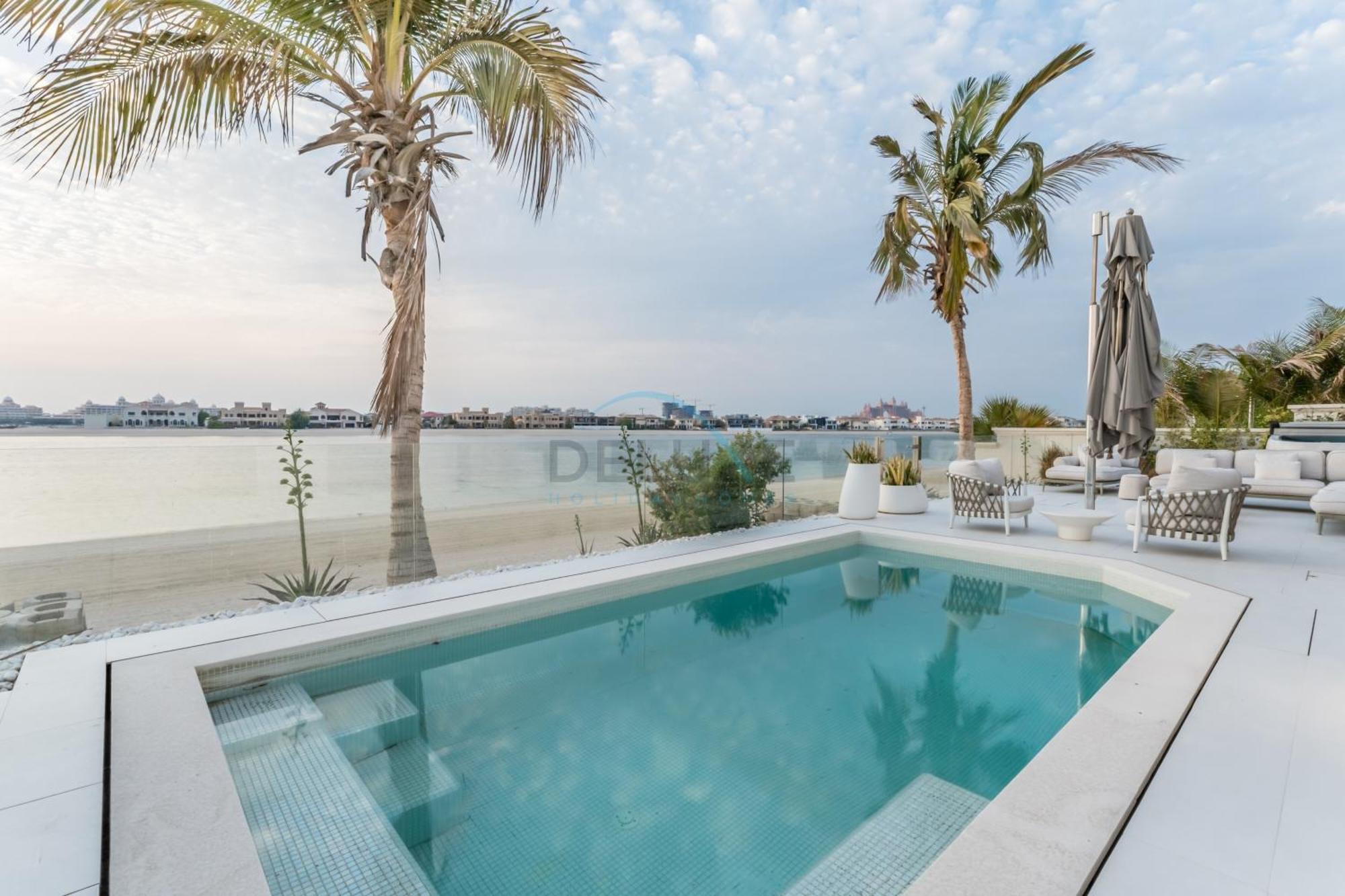 Villa Beachfront 3br With Private Gym, Pool, Jacuzzi & Workspace, Palm Villa, Palm Jumeirah By Deluxe Homes Dubai