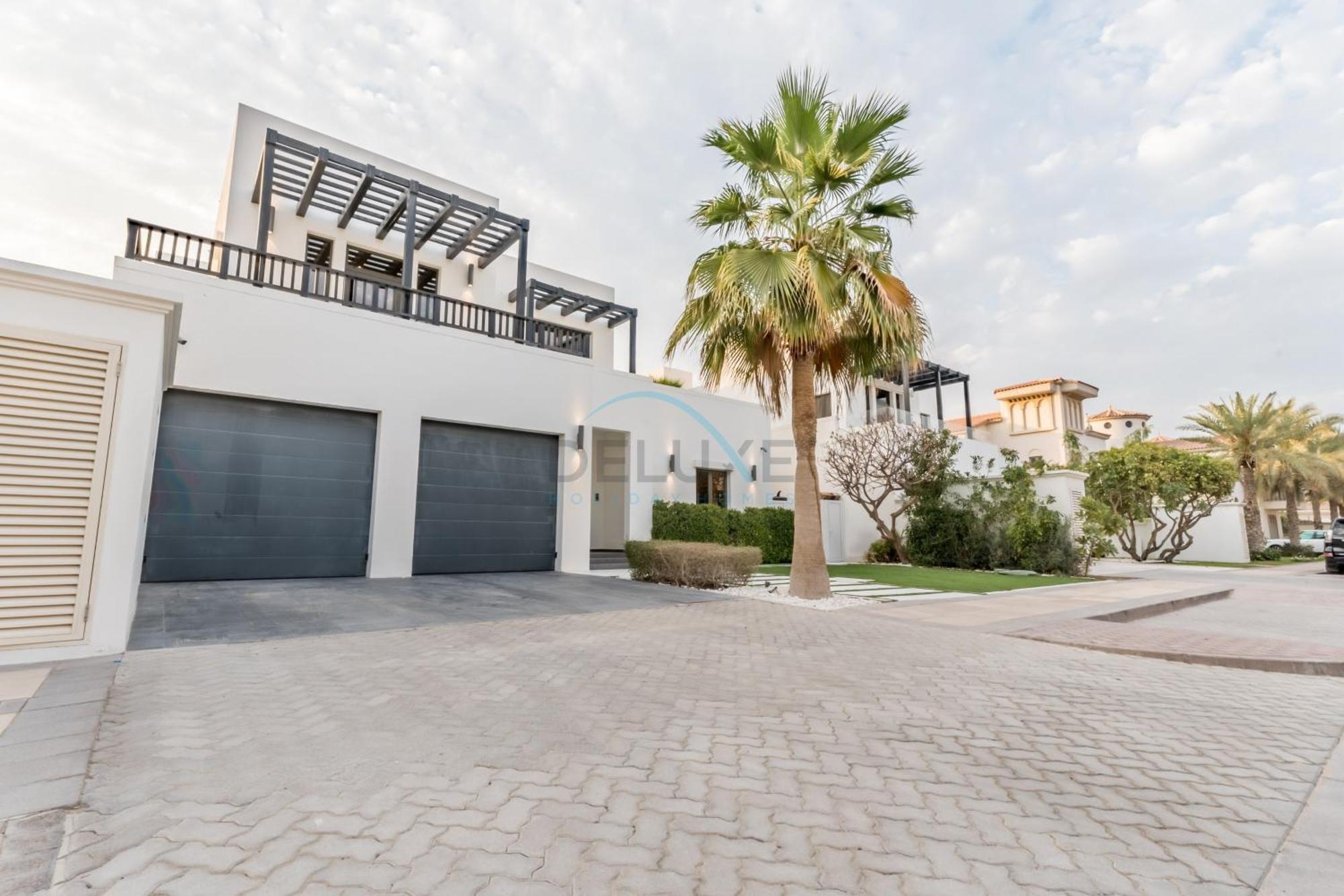 Beachfront 3br With Private Gym, Pool, Jacuzzi & Workspace, Palm Villa, Palm Jumeirah By Deluxe Homes *