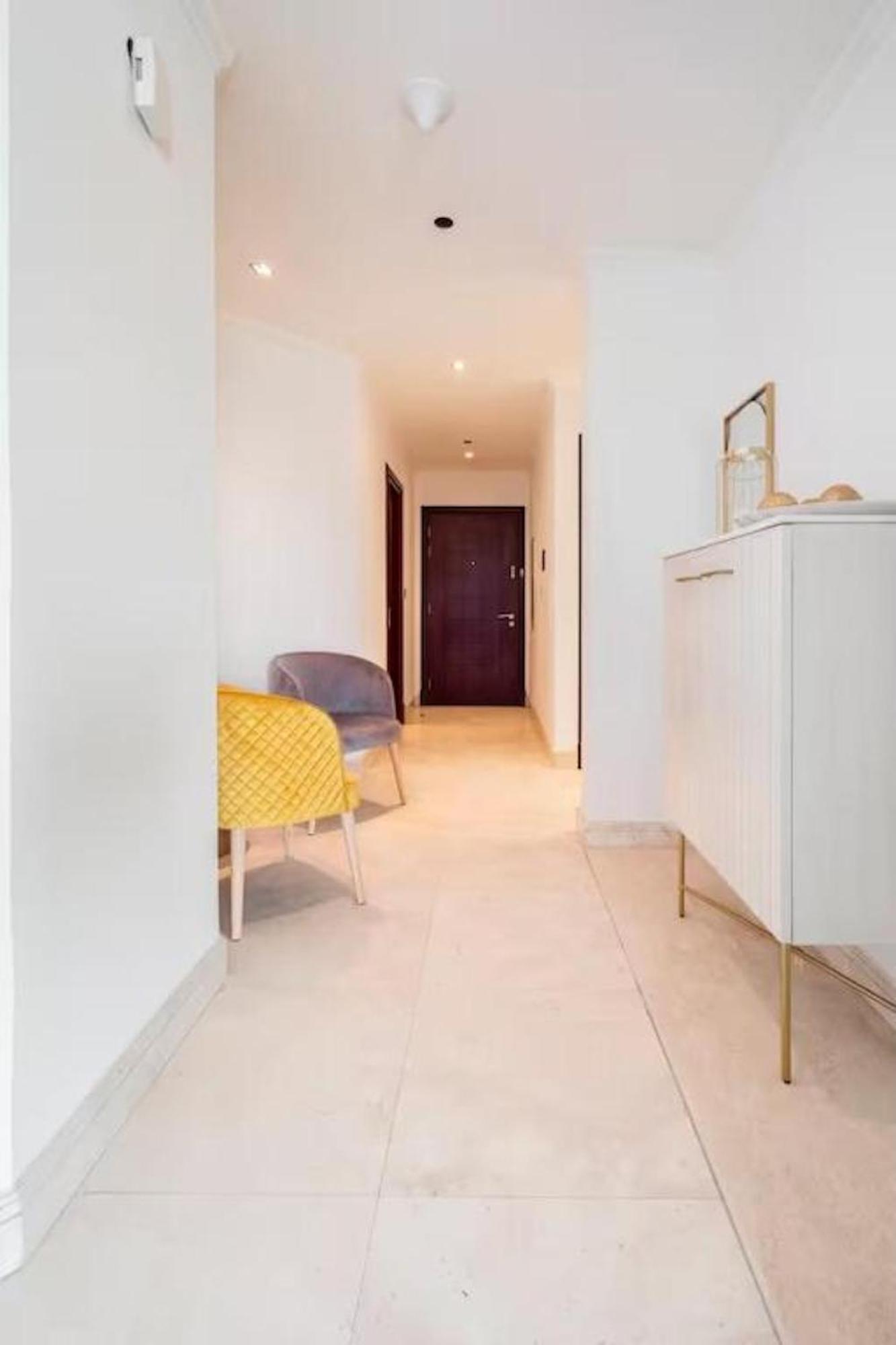 Apartment Spacious 2-bedroom Beachfront With Pool *