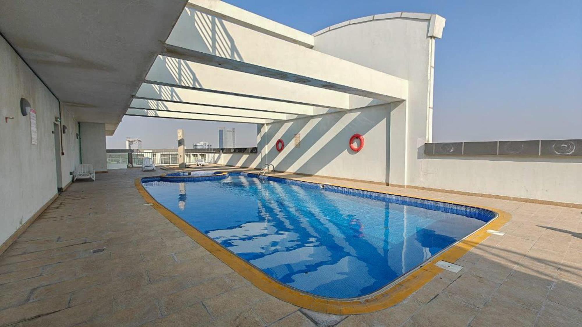 1 Bedroom In Red - Heart Of Sports *