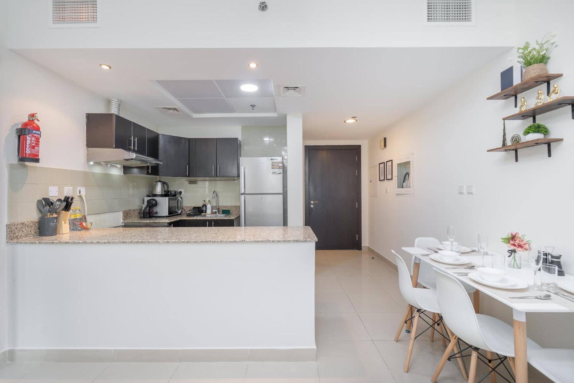1 Bedroom In Red - Heart Of Sports