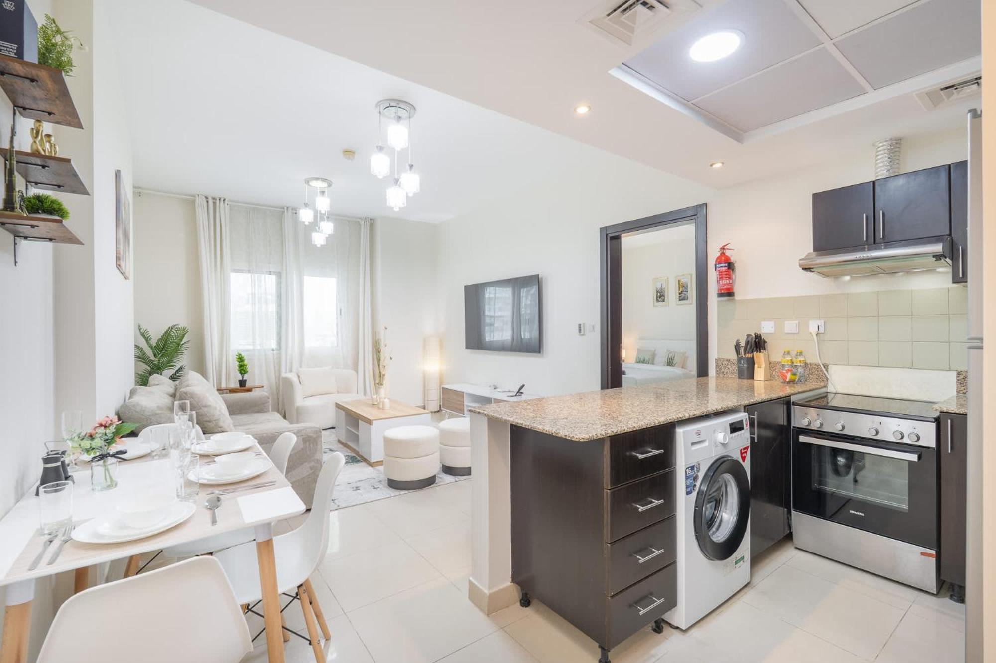 1 Bedroom In Red - Heart Of Sports
