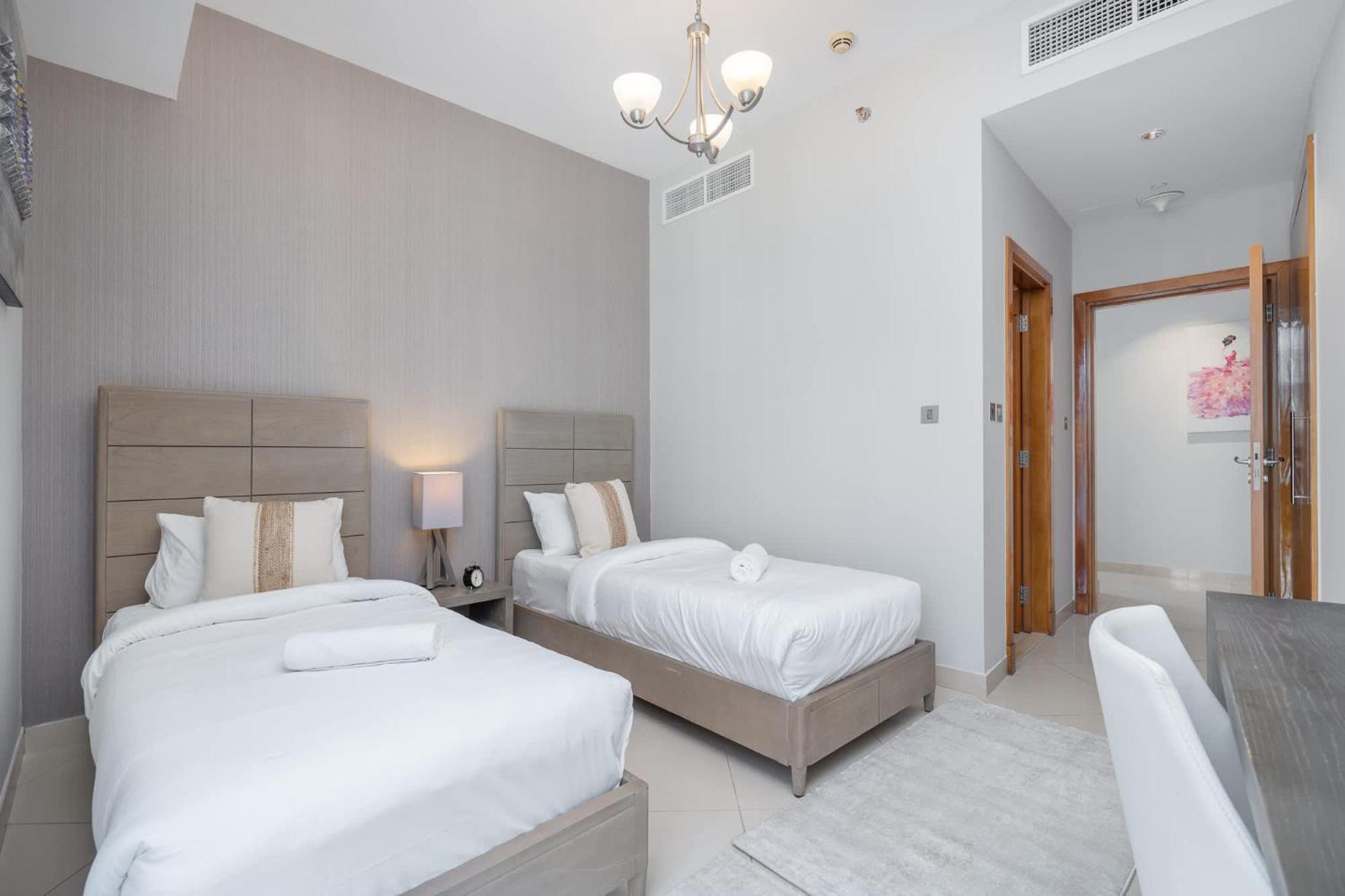 Prime 2br Family Haven In Marina Apartment Dubai
