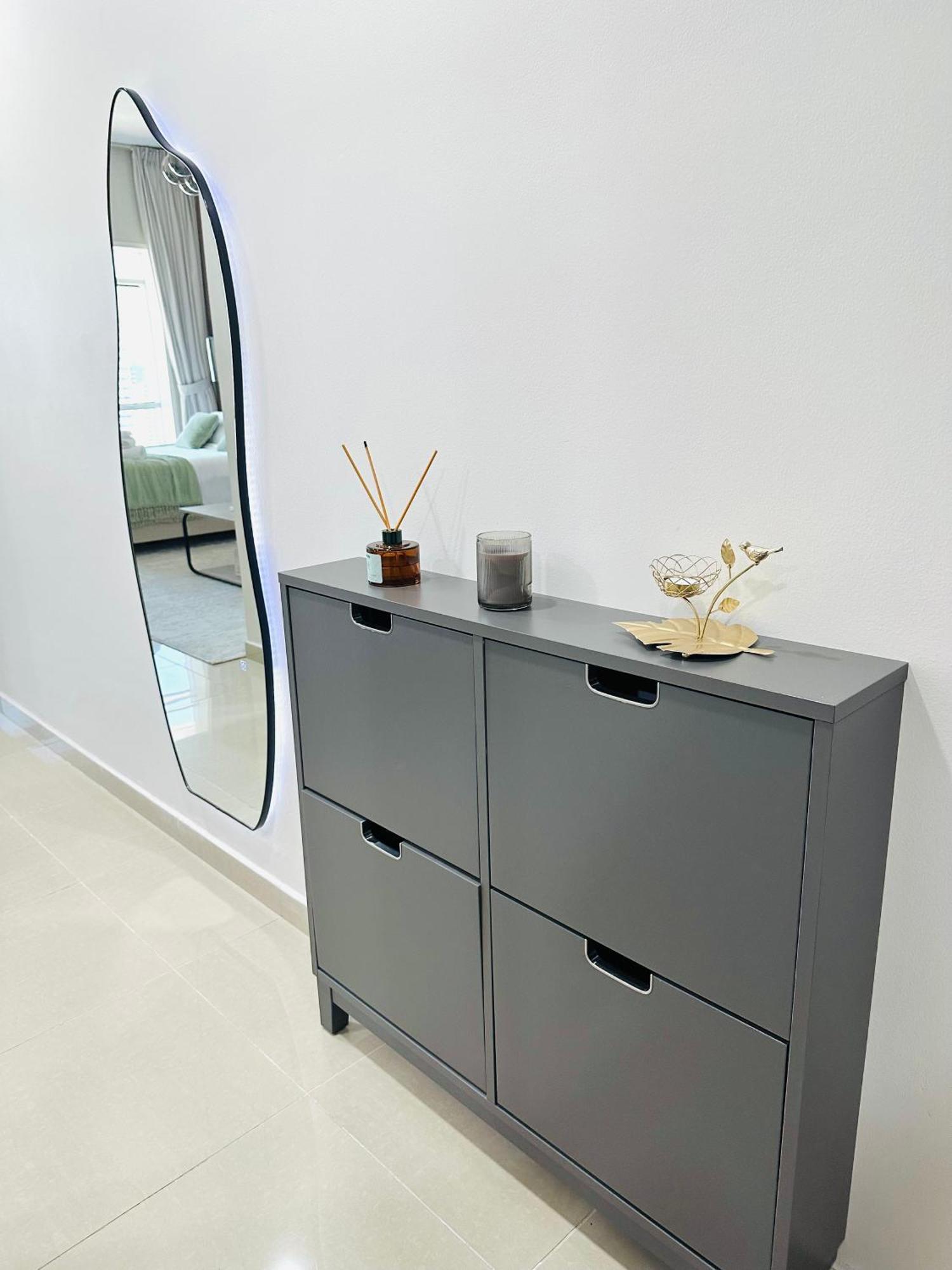 Tower Apartment *