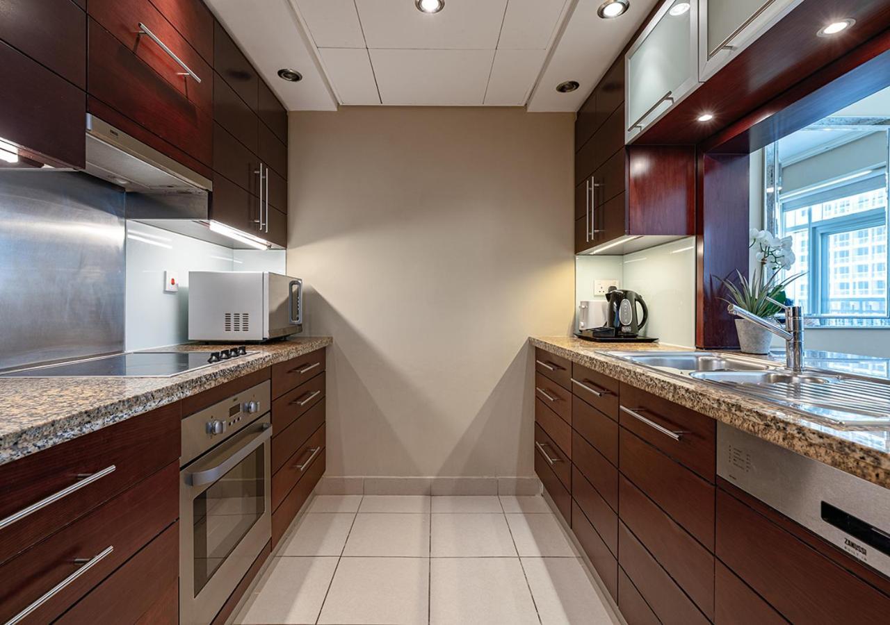 Luxurious In Downtown Apartment *