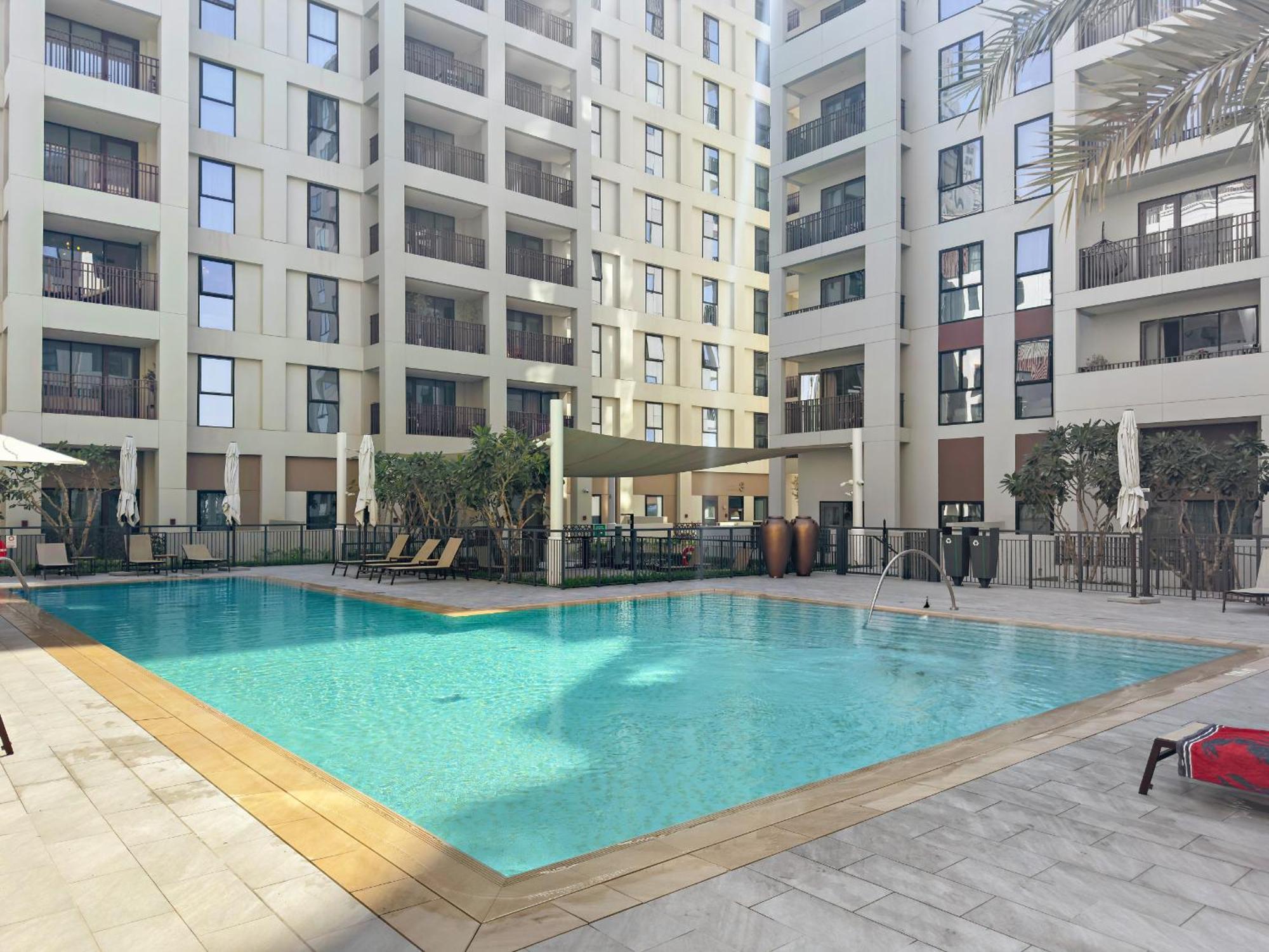 Vayk - Stylish 1 Bd Getaway In Creek Harbour Apartment *