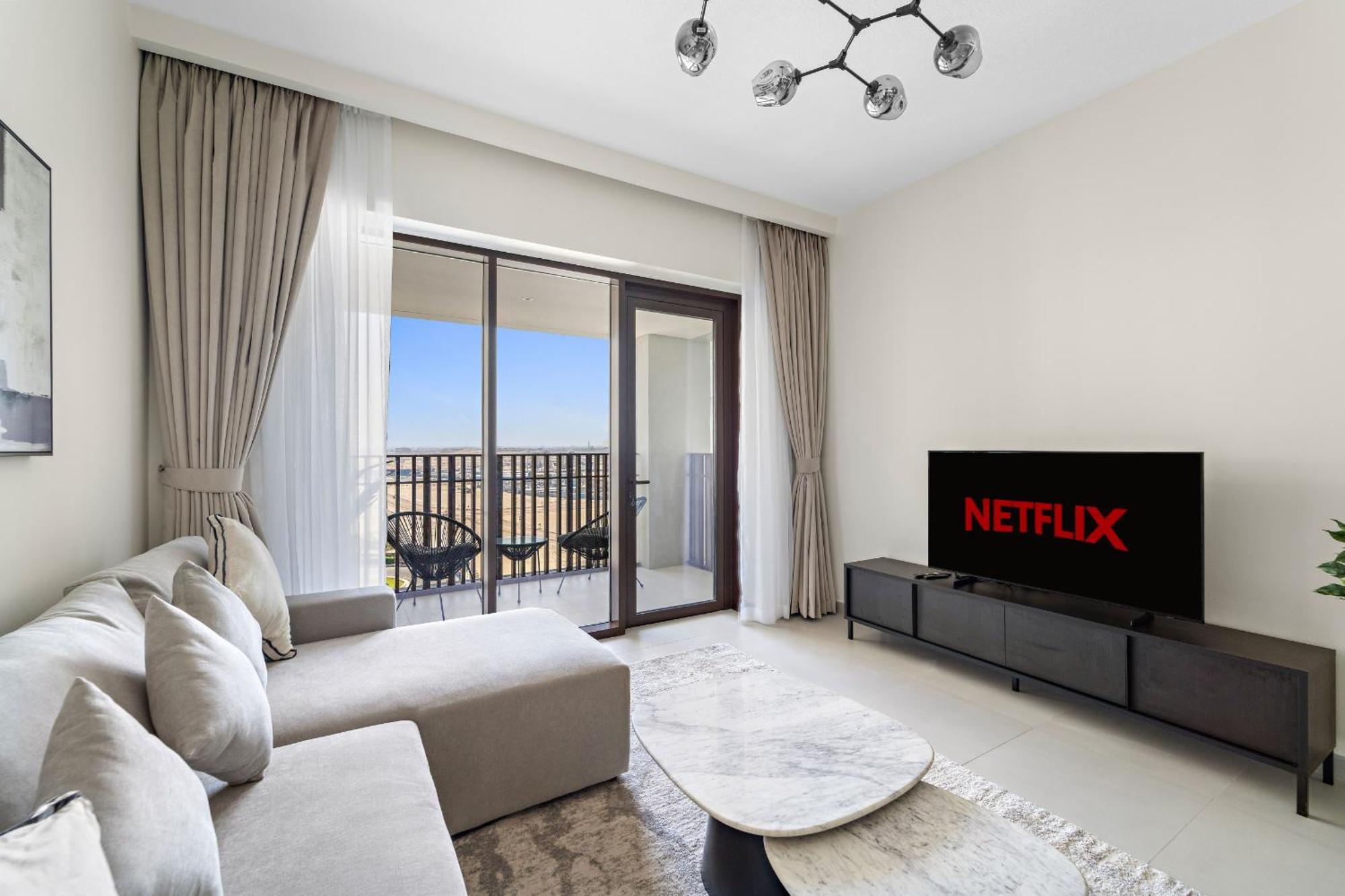 Vayk - Stylish 1 Bd Getaway In Creek Harbour *