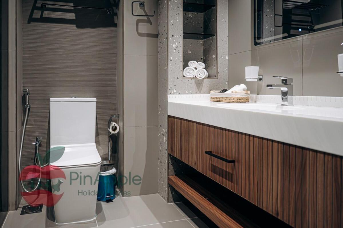 Mbl Royal Life In Jlt 1br Lux Facilities Apartment