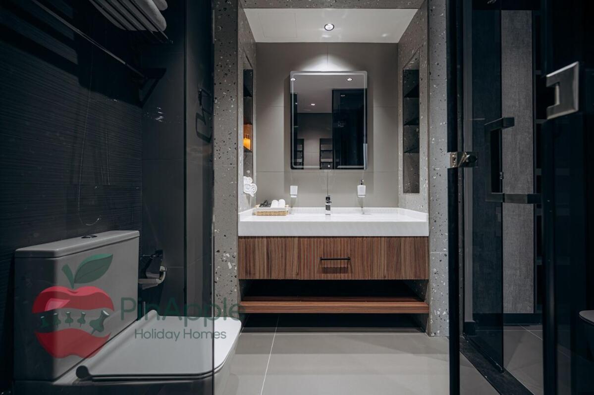 Mbl Royal Life In Jlt 1br Lux Facilities Apartment