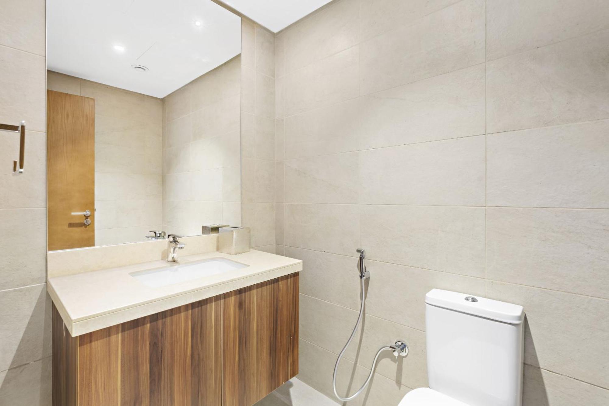 Vayk - Stunning 2 Bedroom With Sea View & Access Apartment