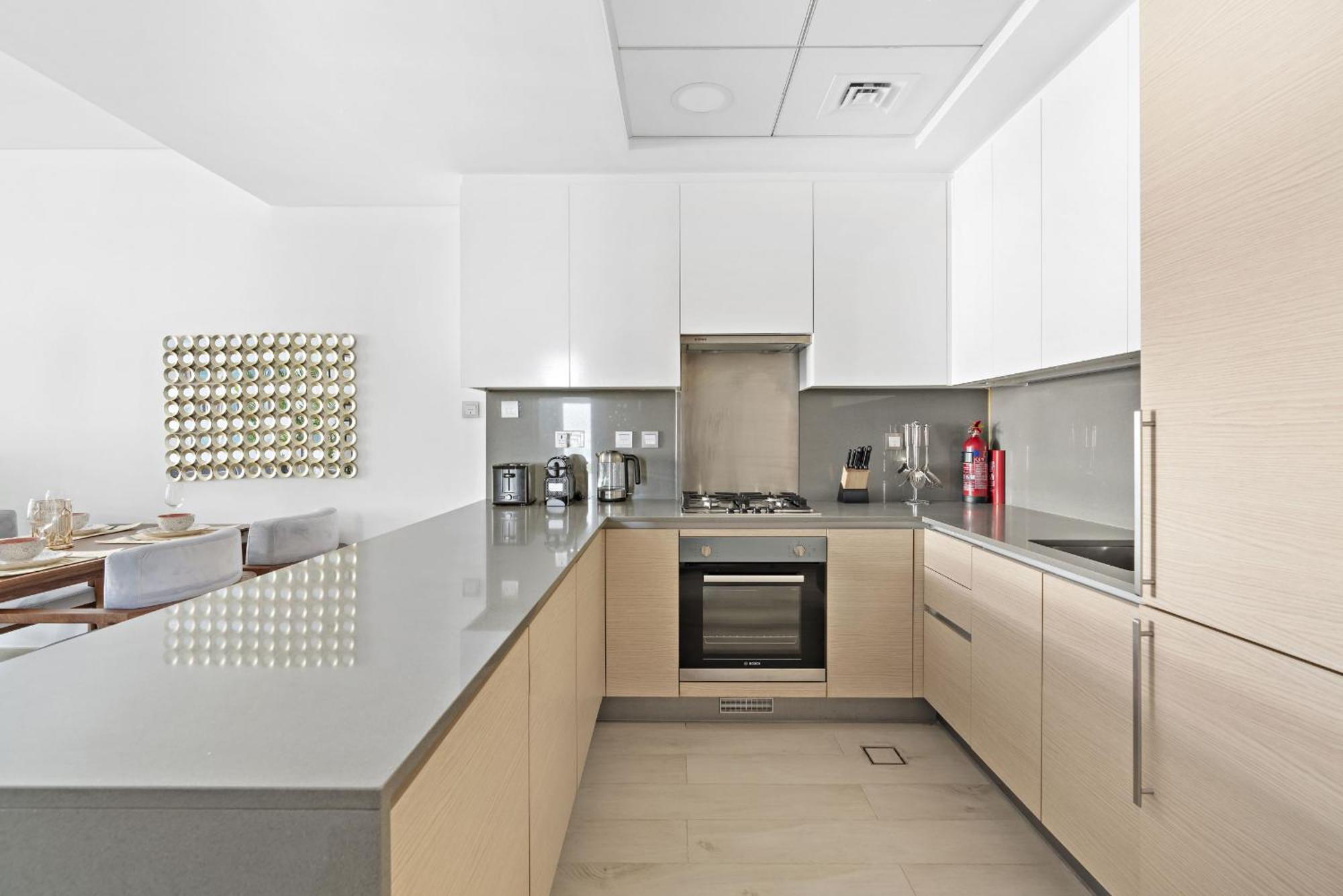 Apartment Vayk - Stunning 2 Bedroom With Sea View & Access *