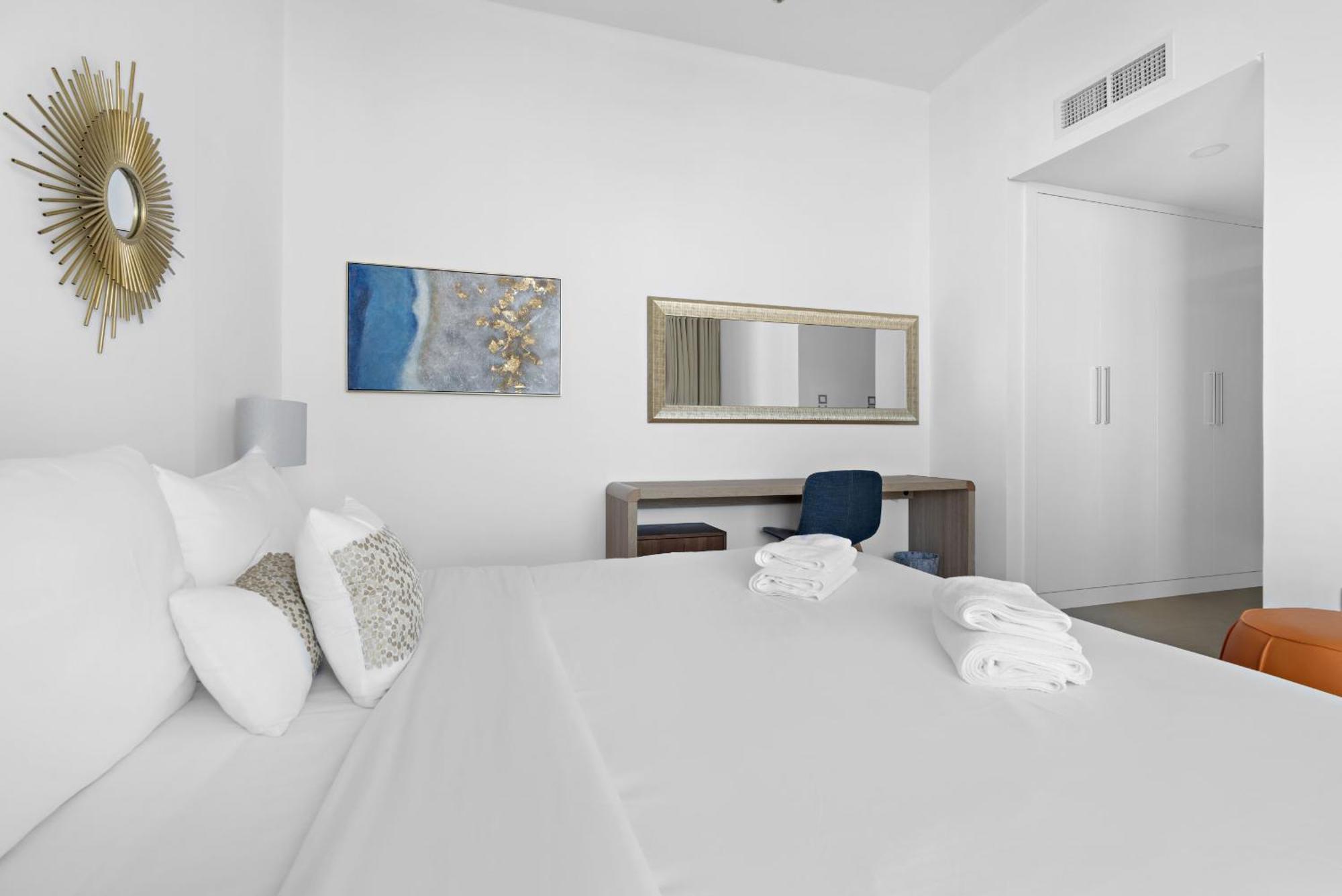 Vayk - Stunning 2 Bedroom With Sea View & Access Dubai
