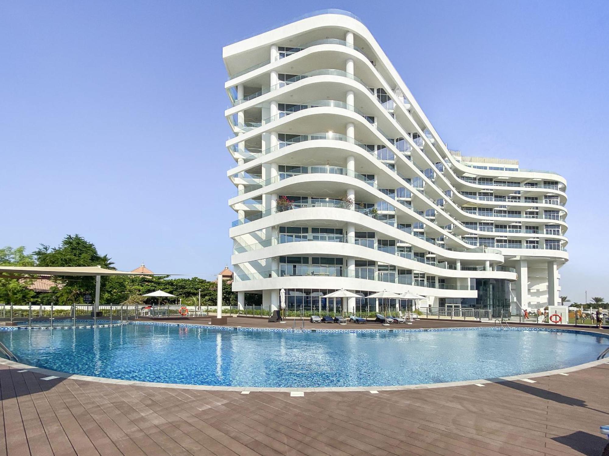 Vayk - Stunning 2 Bedroom With Sea View & Access Dubai