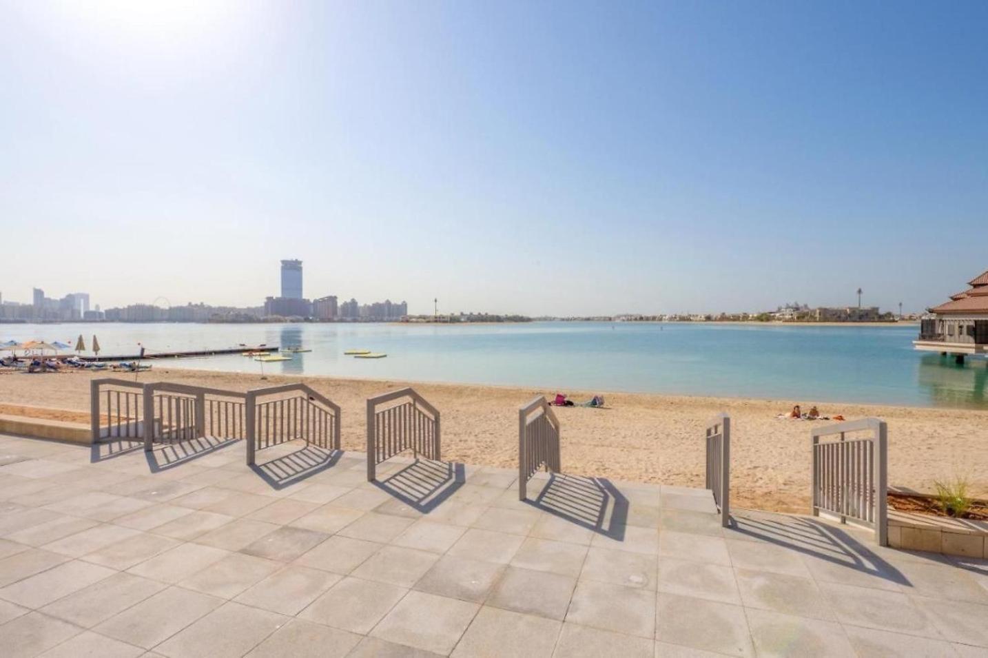 Vayk - Stunning 2 Bedroom With Sea View & Access Dubai