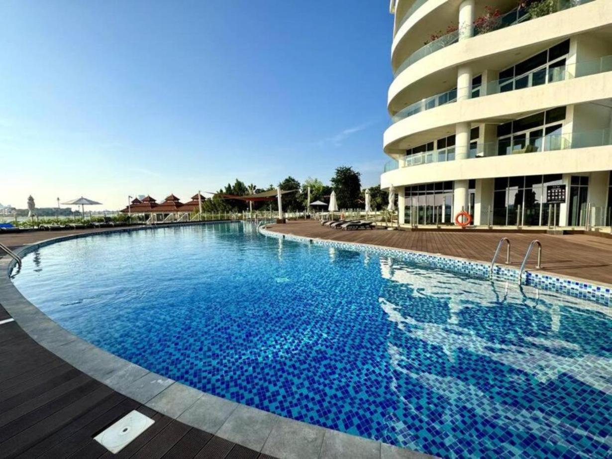 Vayk - Stunning 2 Bedroom With Sea View & Access * Dubai