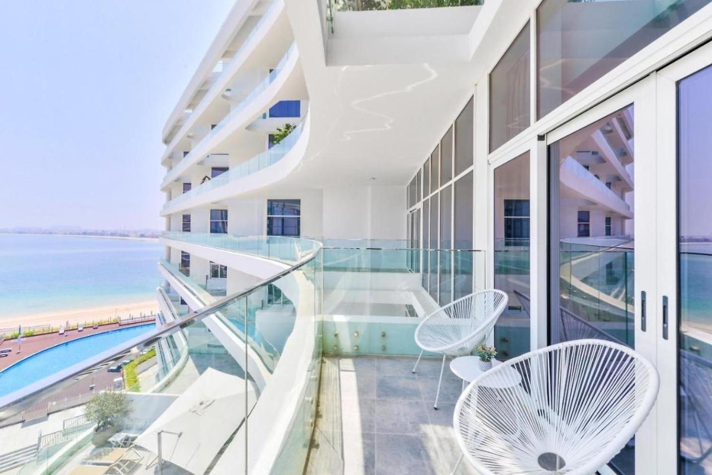 Vayk - Stunning 2 Bedroom With Sea View & Access Apartment *