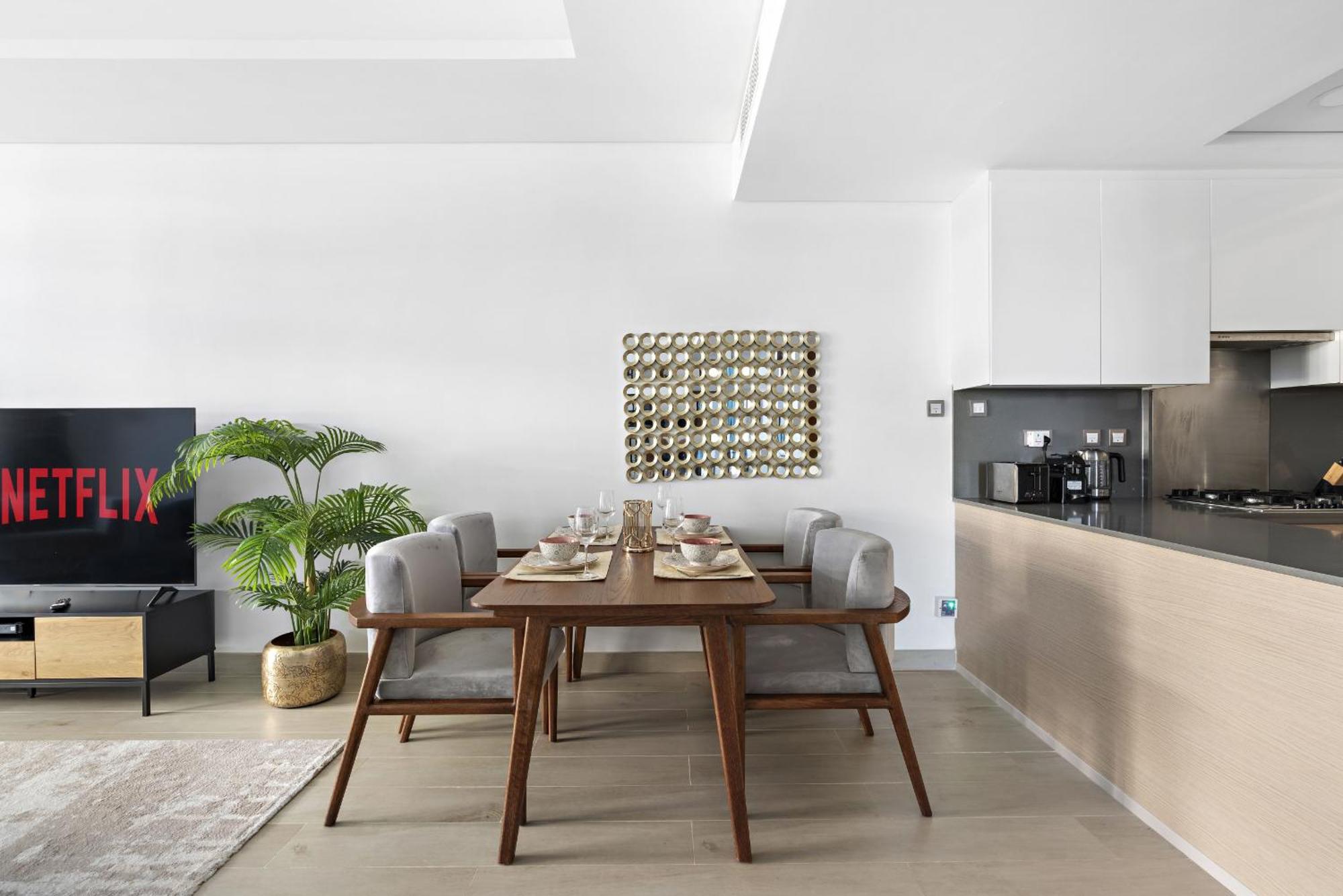 Vayk - Stunning 2 Bedroom With Sea View & Access