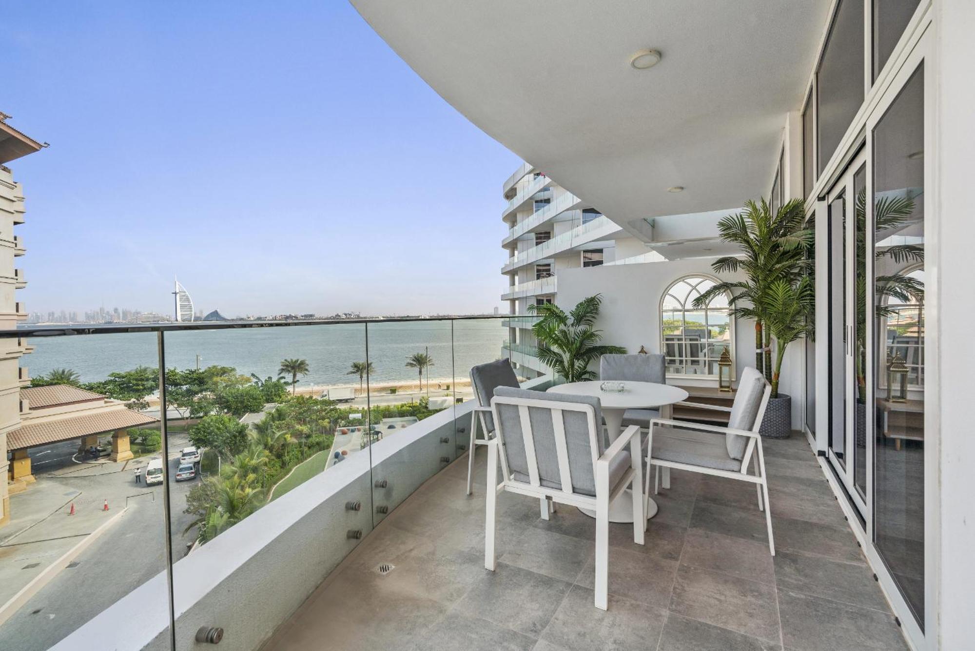 Apartment Vayk - Stunning 2 Bedroom With Sea View & Access *