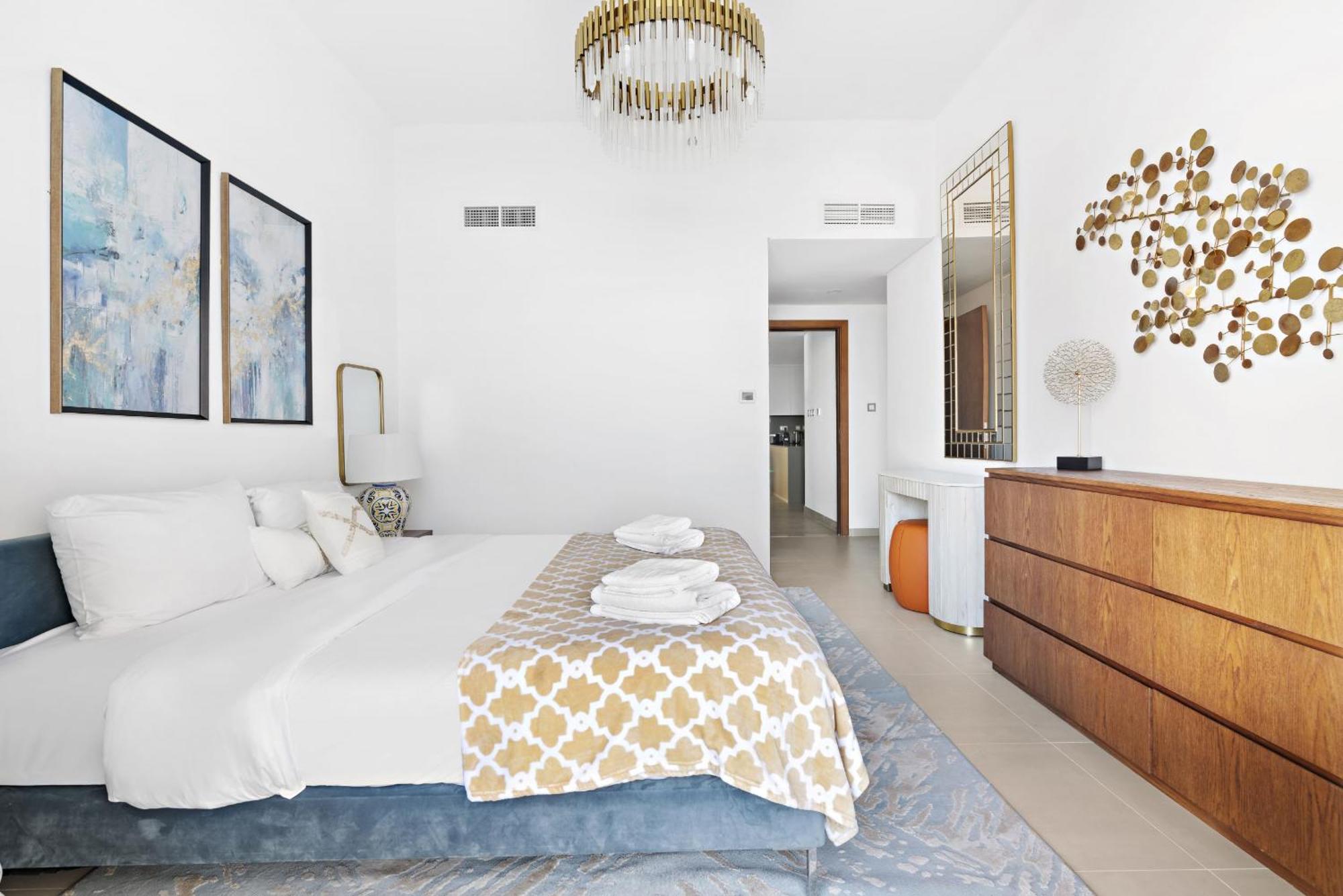 Vayk - Stunning 2 Bedroom With Sea View & Access Apartment