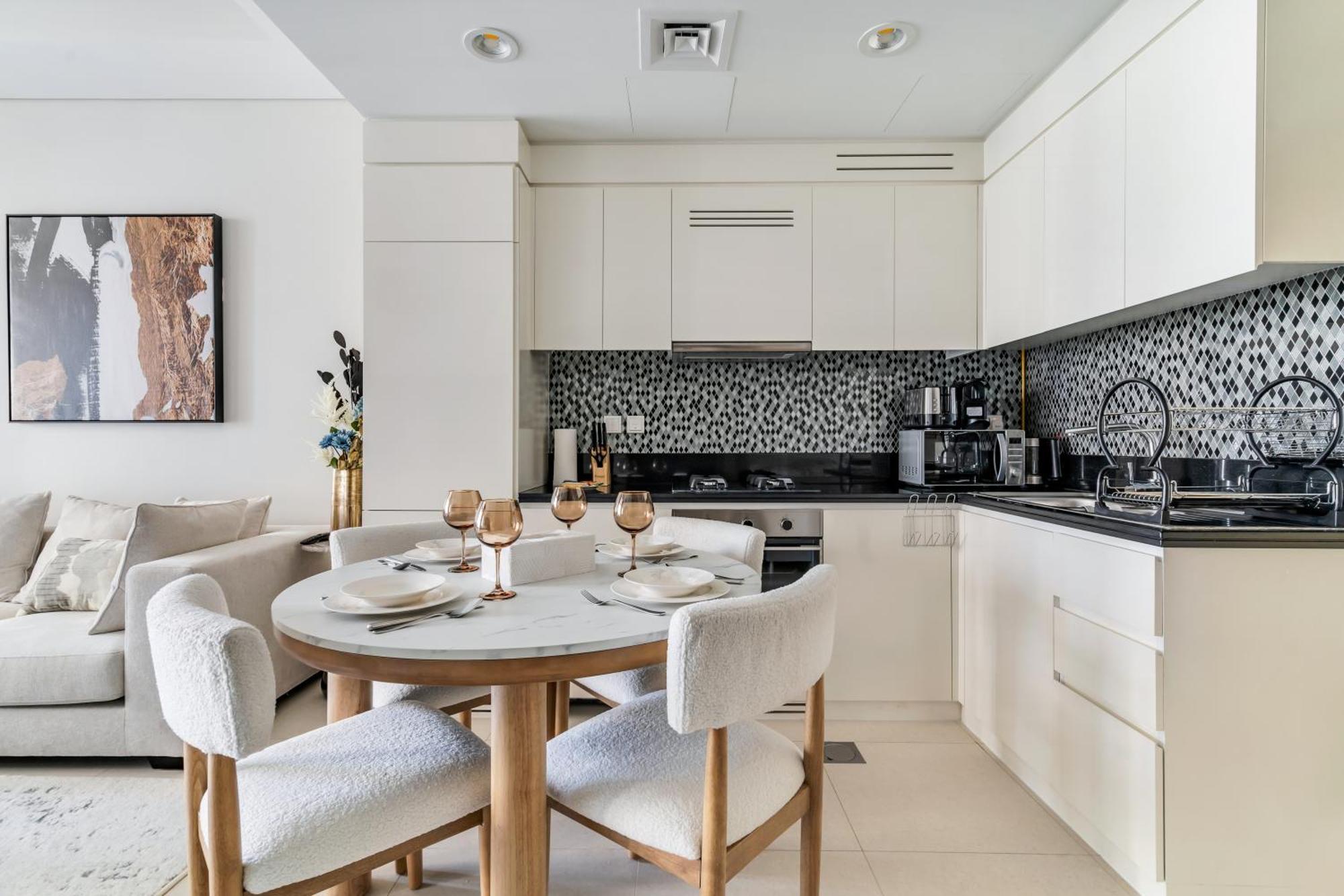 Apartment Luxury 3br With Balcony & Views, Aykon Tower